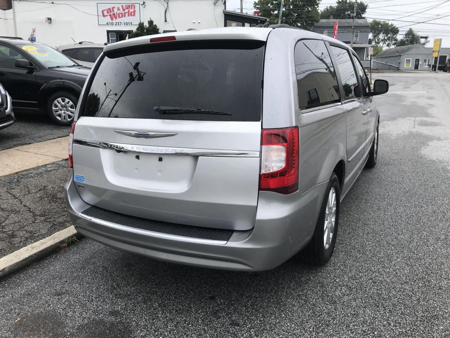 2013 /Gray Chrysler Town & Country Touring (2C4RC1BGXDR) with an 3.6L V6 DOHC 24V engine, 6-Speed Automatic transmission, located at 577 Chester Pike, Prospect Park, PA, 19076, (610) 237-1015, 39.886154, -75.302338 - 2013 Chrysler Town & Country Touring: Only 122k miles, DVD player, stow and go seating, backup camera, new PA inspection, runs LIKE NEW! This vehicle comes inspected and has been given a bumper to bumper safety check. It is very clean, reliable, and well maintained. We offer a unique pay plan tha - Photo#6