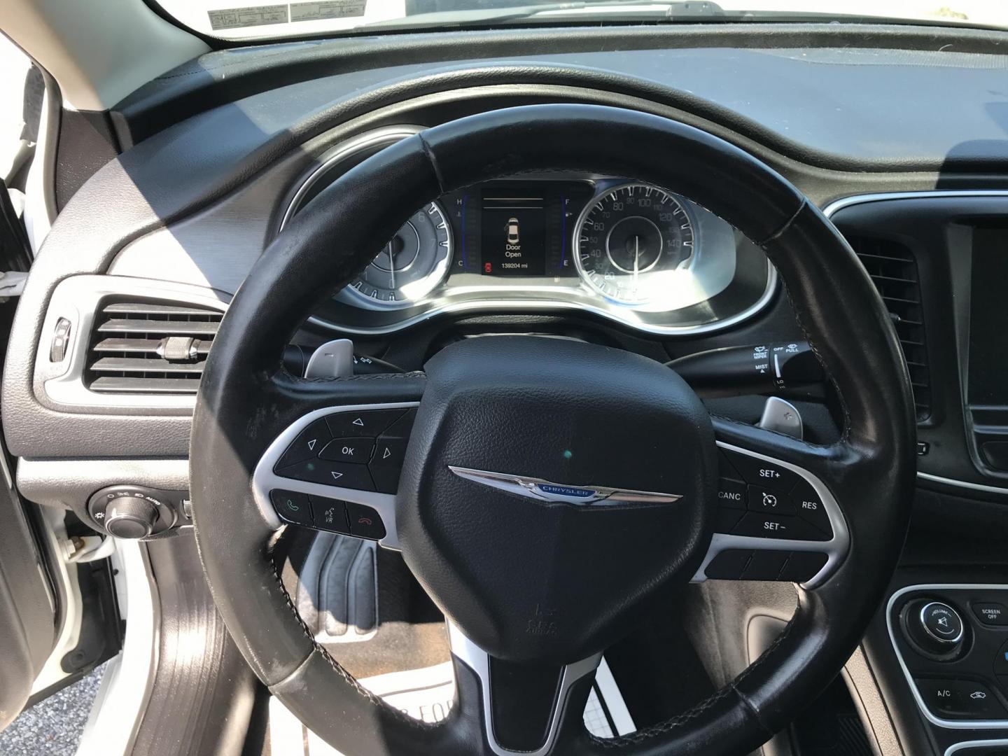 2016 White /Gray Chrysler 200 Limited (1C3CCCAG1GN) with an 3.6L V6 DOHC 24V FFV engine, 9A transmission, located at 577 Chester Pike, Prospect Park, PA, 19076, (610) 237-1015, 39.886154, -75.302338 - Photo#12