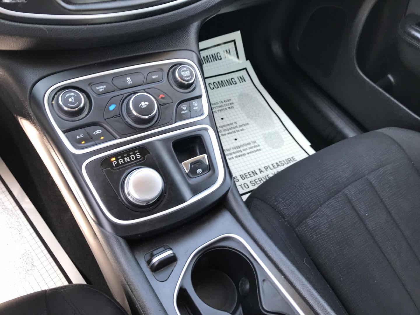 2016 White /Gray Chrysler 200 Limited (1C3CCCAG1GN) with an 3.6L V6 DOHC 24V FFV engine, 9A transmission, located at 577 Chester Pike, Prospect Park, PA, 19076, (610) 237-1015, 39.886154, -75.302338 - Photo#14