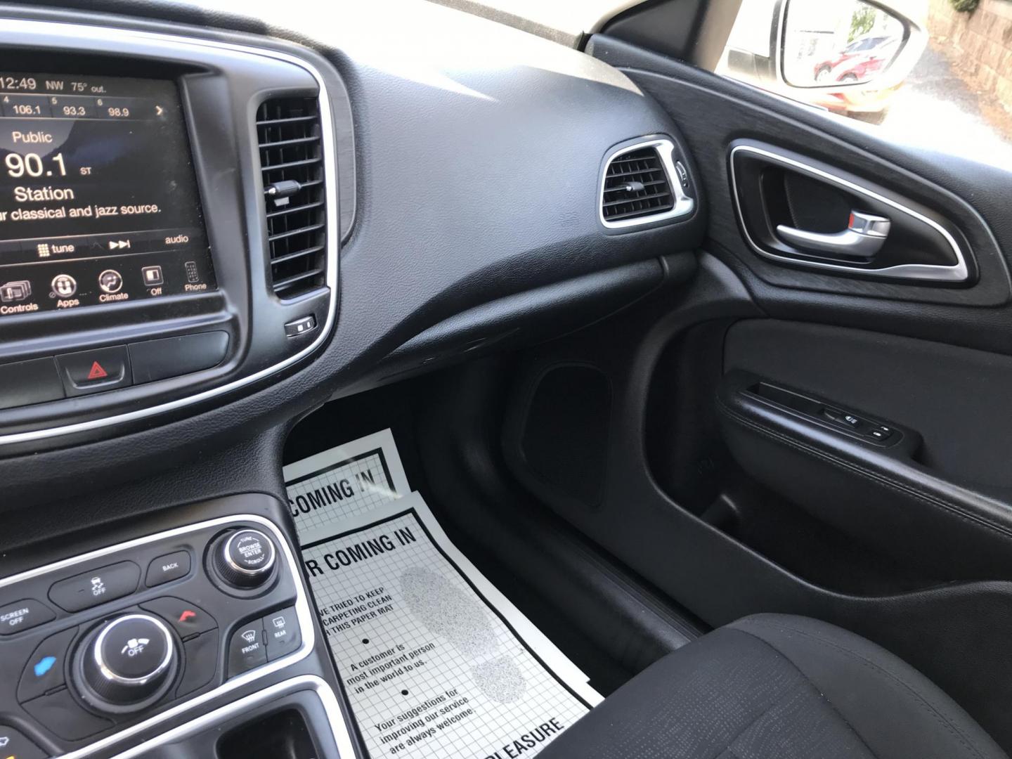2016 White /Gray Chrysler 200 Limited (1C3CCCAG1GN) with an 3.6L V6 DOHC 24V FFV engine, 9A transmission, located at 577 Chester Pike, Prospect Park, PA, 19076, (610) 237-1015, 39.886154, -75.302338 - Photo#16