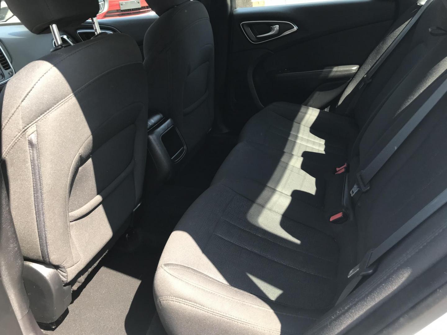 2016 White /Gray Chrysler 200 Limited (1C3CCCAG1GN) with an 3.6L V6 DOHC 24V FFV engine, 9A transmission, located at 577 Chester Pike, Prospect Park, PA, 19076, (610) 237-1015, 39.886154, -75.302338 - Photo#17