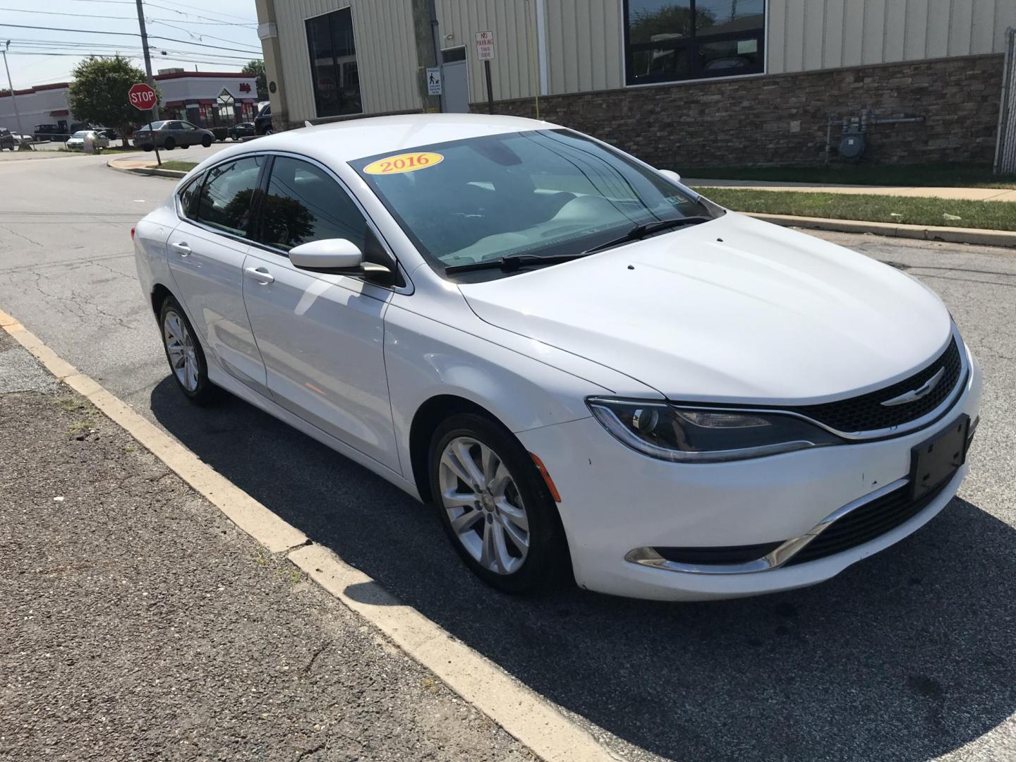 2016 White /Gray Chrysler 200 Limited (1C3CCCAG1GN) with an 3.6L V6 DOHC 24V FFV engine, 9A transmission, located at 577 Chester Pike, Prospect Park, PA, 19076, (610) 237-1015, 39.886154, -75.302338 - Photo#3