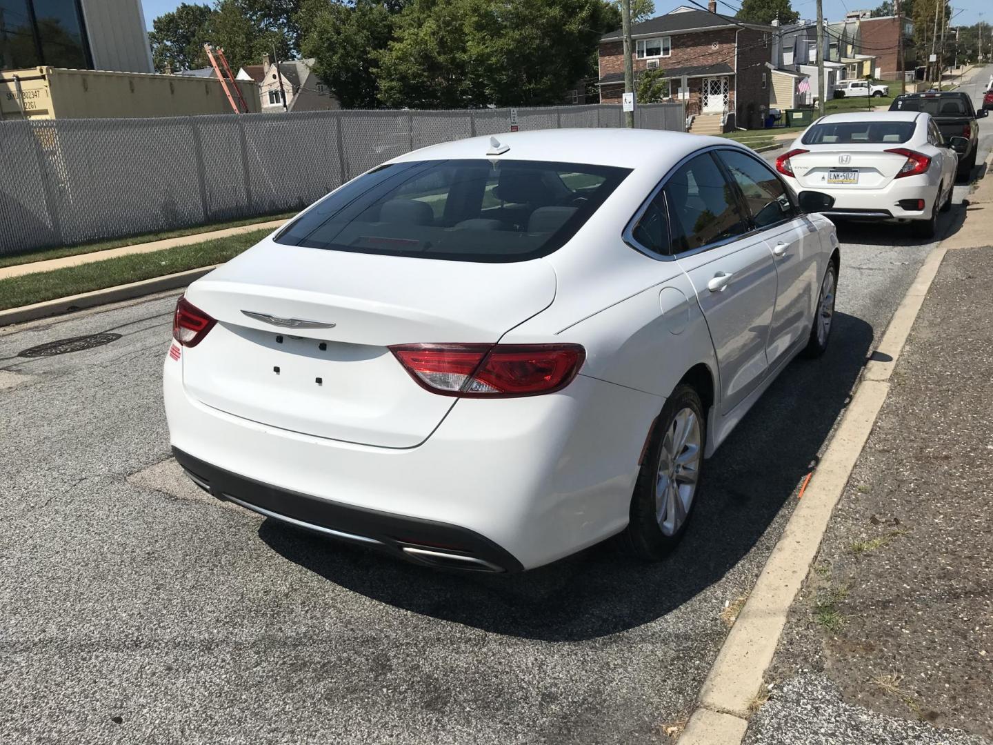 2016 White /Gray Chrysler 200 Limited (1C3CCCAG1GN) with an 3.6L V6 DOHC 24V FFV engine, 9A transmission, located at 577 Chester Pike, Prospect Park, PA, 19076, (610) 237-1015, 39.886154, -75.302338 - Photo#5