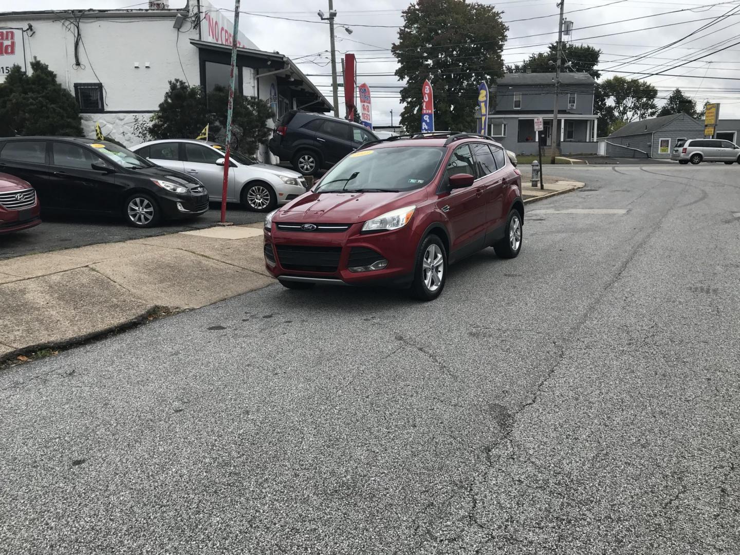 2013 Red /Tan Ford Escape SE AWD (1FMCU9GXXDU) with an 1.6L L4 DOHC 16V engine, 6-Speed Automatic transmission, located at 577 Chester Pike, Prospect Park, PA, 19076, (610) 237-1015, 39.886154, -75.302338 - Photo#2