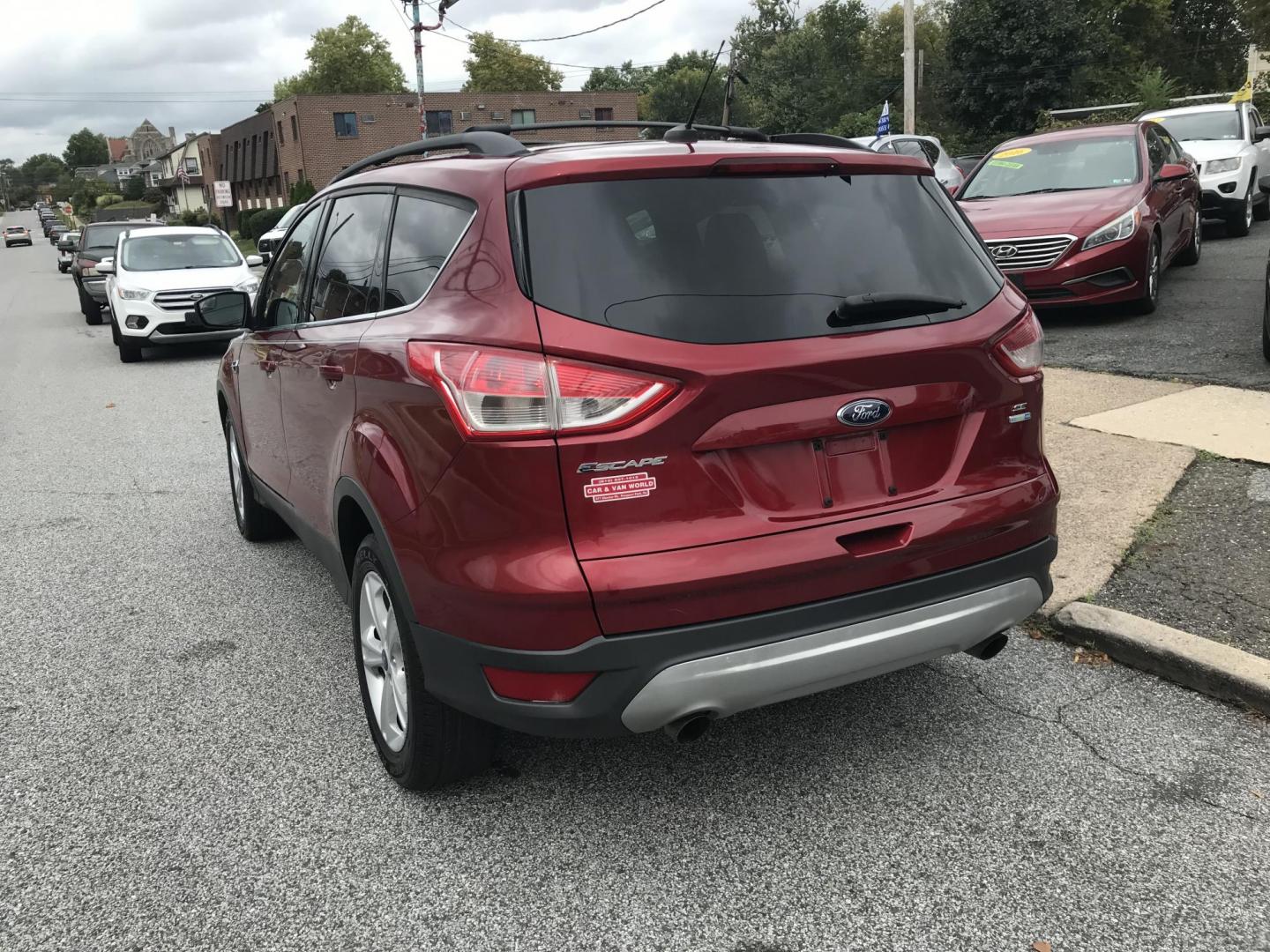 2013 Red /Tan Ford Escape SE AWD (1FMCU9GXXDU) with an 1.6L L4 DOHC 16V engine, 6-Speed Automatic transmission, located at 577 Chester Pike, Prospect Park, PA, 19076, (610) 237-1015, 39.886154, -75.302338 - Photo#4
