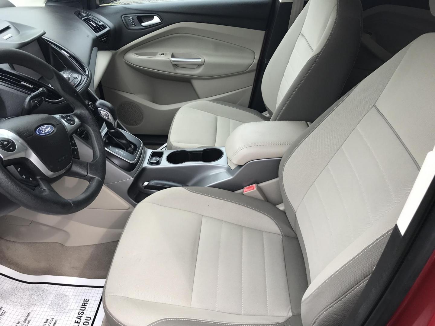 2013 Red /Tan Ford Escape SE AWD (1FMCU9GXXDU) with an 1.6L L4 DOHC 16V engine, 6-Speed Automatic transmission, located at 577 Chester Pike, Prospect Park, PA, 19076, (610) 237-1015, 39.886154, -75.302338 - Photo#8