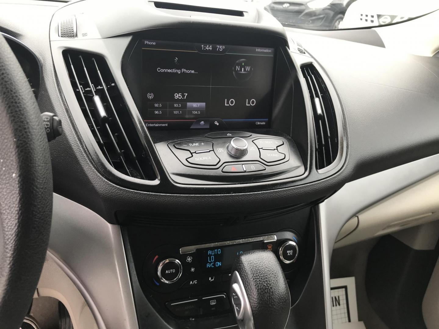 2013 Red /Tan Ford Escape SE AWD (1FMCU9GXXDU) with an 1.6L L4 DOHC 16V engine, 6-Speed Automatic transmission, located at 577 Chester Pike, Prospect Park, PA, 19076, (610) 237-1015, 39.886154, -75.302338 - Photo#10