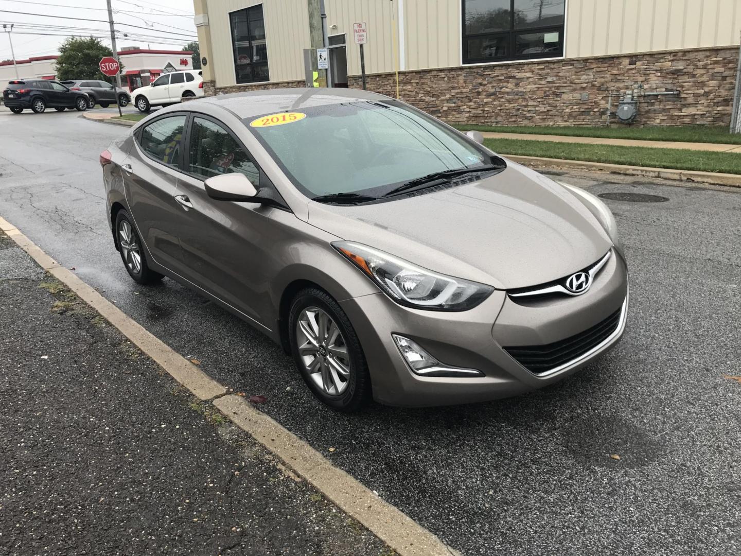 2015 Gray /Gray Hyundai Elantra SE (5NPDH4AE6FH) with an 1.8L L4 DOHC 16V engine, 6-Speed Automatic transmission, located at 577 Chester Pike, Prospect Park, PA, 19076, (610) 237-1015, 39.886154, -75.302338 - 2015 Hyundai Elantra SE: Great on gas, new PA inspection, SUPER CLEAN, runs LIKE NEW! This vehicle comes inspected and has been given a bumper to bumper safety check. It is very clean, reliable, and well maintained. We offer a unique pay plan that is known for being the easiest and fastest financ - Photo#3