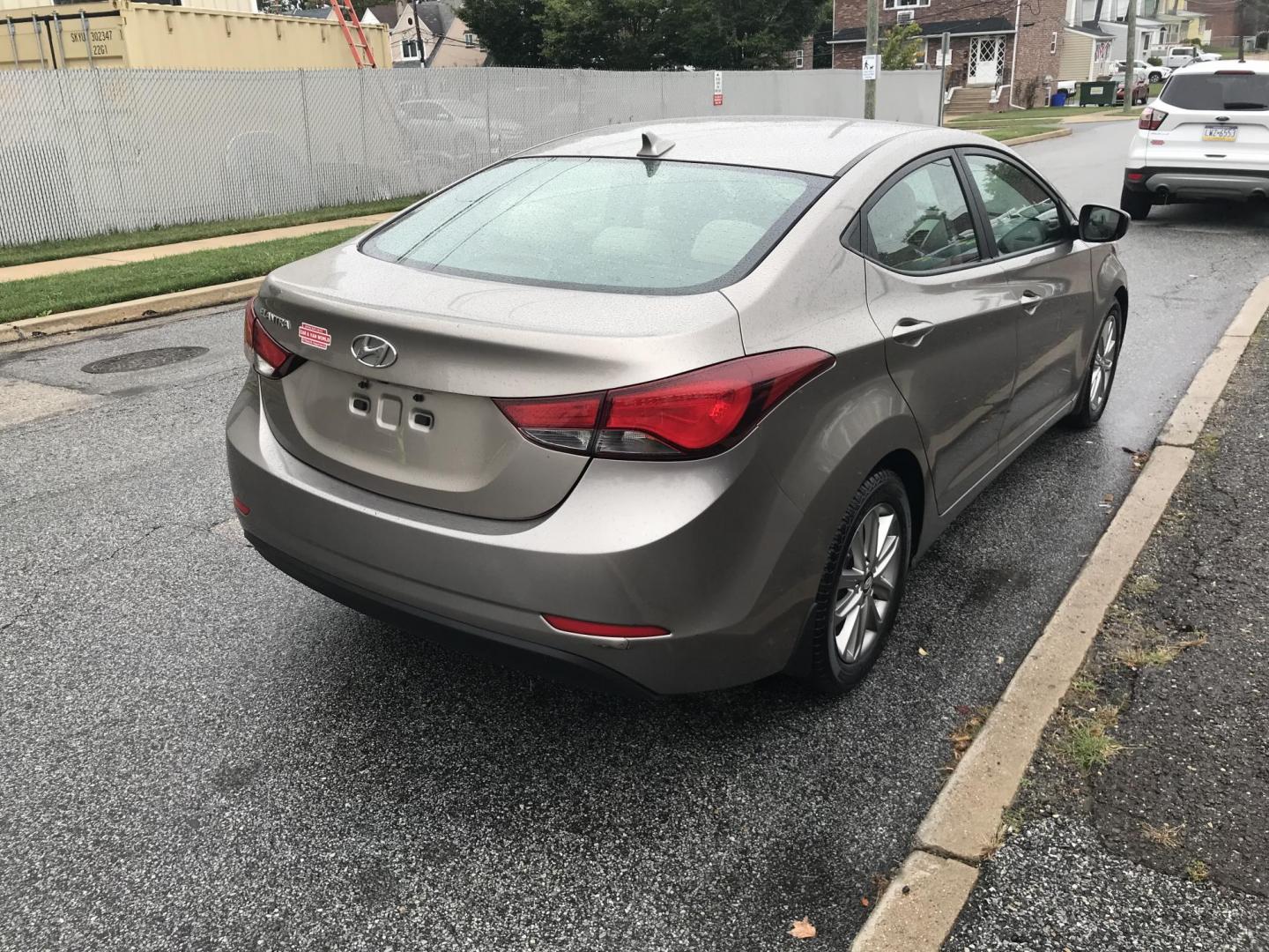 2015 Gray /Gray Hyundai Elantra SE (5NPDH4AE6FH) with an 1.8L L4 DOHC 16V engine, 6-Speed Automatic transmission, located at 577 Chester Pike, Prospect Park, PA, 19076, (610) 237-1015, 39.886154, -75.302338 - 2015 Hyundai Elantra SE: Great on gas, new PA inspection, SUPER CLEAN, runs LIKE NEW! This vehicle comes inspected and has been given a bumper to bumper safety check. It is very clean, reliable, and well maintained. We offer a unique pay plan that is known for being the easiest and fastest financ - Photo#4