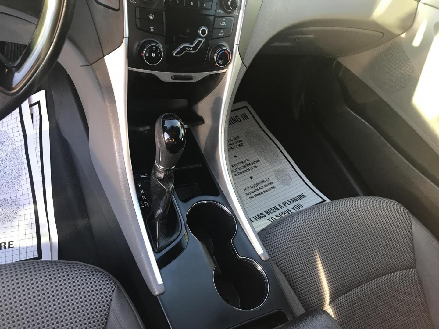 2012 Blue /Gray Hyundai Sonata GLS (5NPEB4AC3CH) with an 2.4L L4 DOHC 16V engine, Automatic transmission, located at 577 Chester Pike, Prospect Park, PA, 19076, (610) 237-1015, 39.886154, -75.302338 - Photo#11