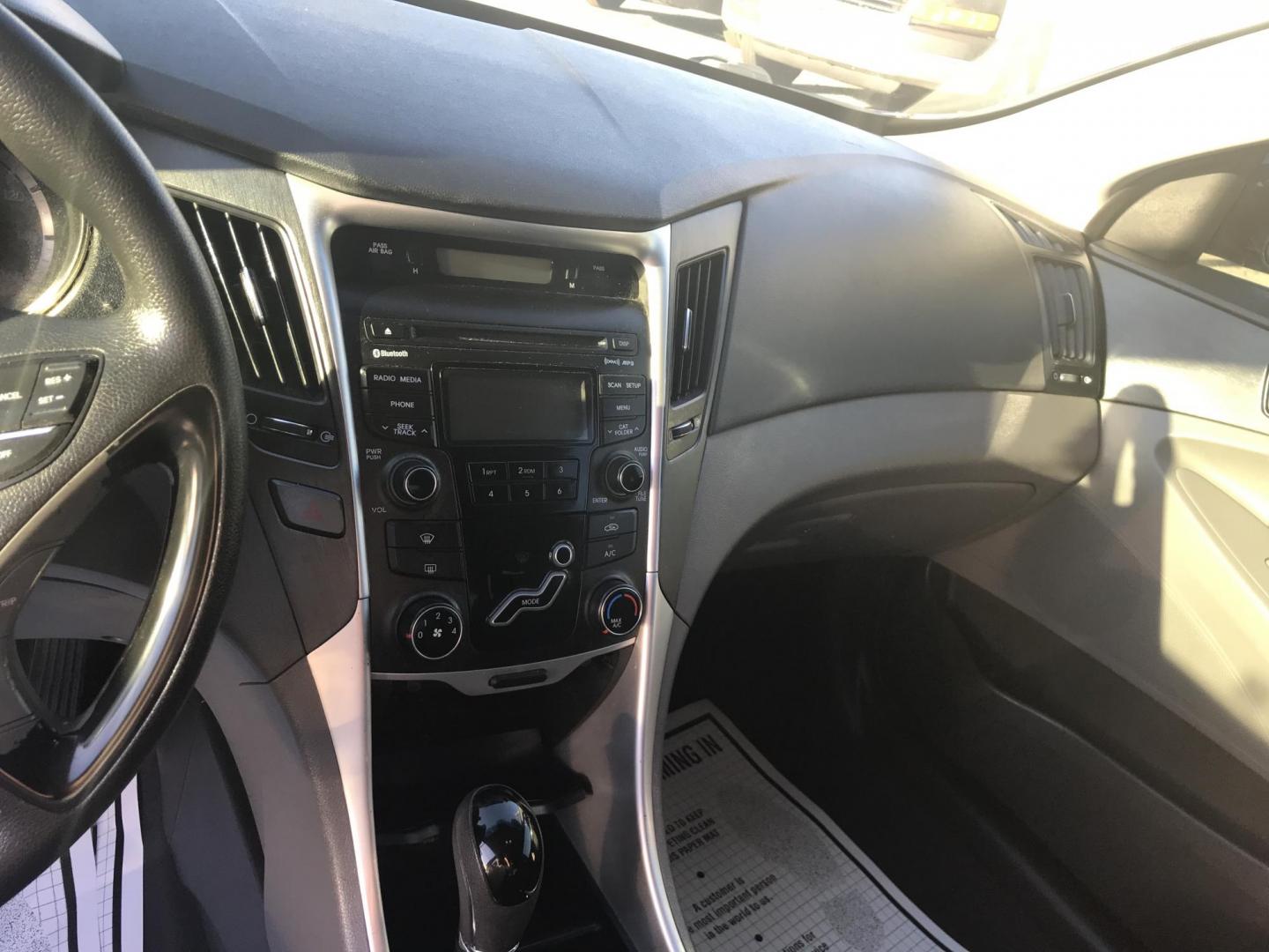2012 Blue /Gray Hyundai Sonata GLS (5NPEB4AC3CH) with an 2.4L L4 DOHC 16V engine, Automatic transmission, located at 577 Chester Pike, Prospect Park, PA, 19076, (610) 237-1015, 39.886154, -75.302338 - Photo#12
