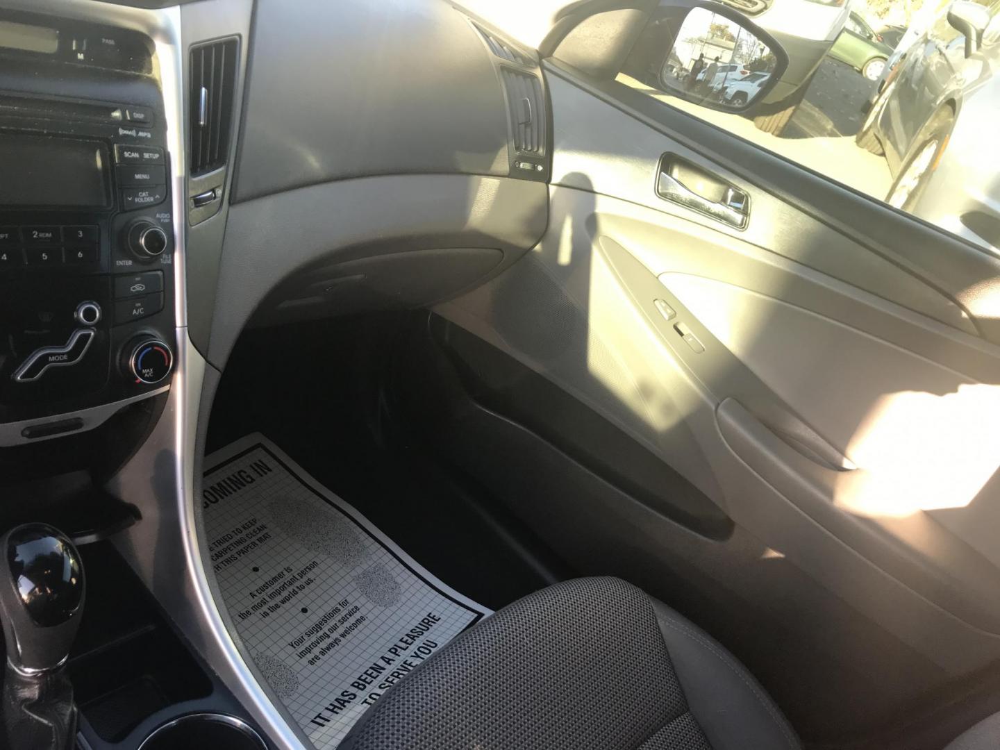 2012 Blue /Gray Hyundai Sonata GLS (5NPEB4AC3CH) with an 2.4L L4 DOHC 16V engine, Automatic transmission, located at 577 Chester Pike, Prospect Park, PA, 19076, (610) 237-1015, 39.886154, -75.302338 - Photo#15