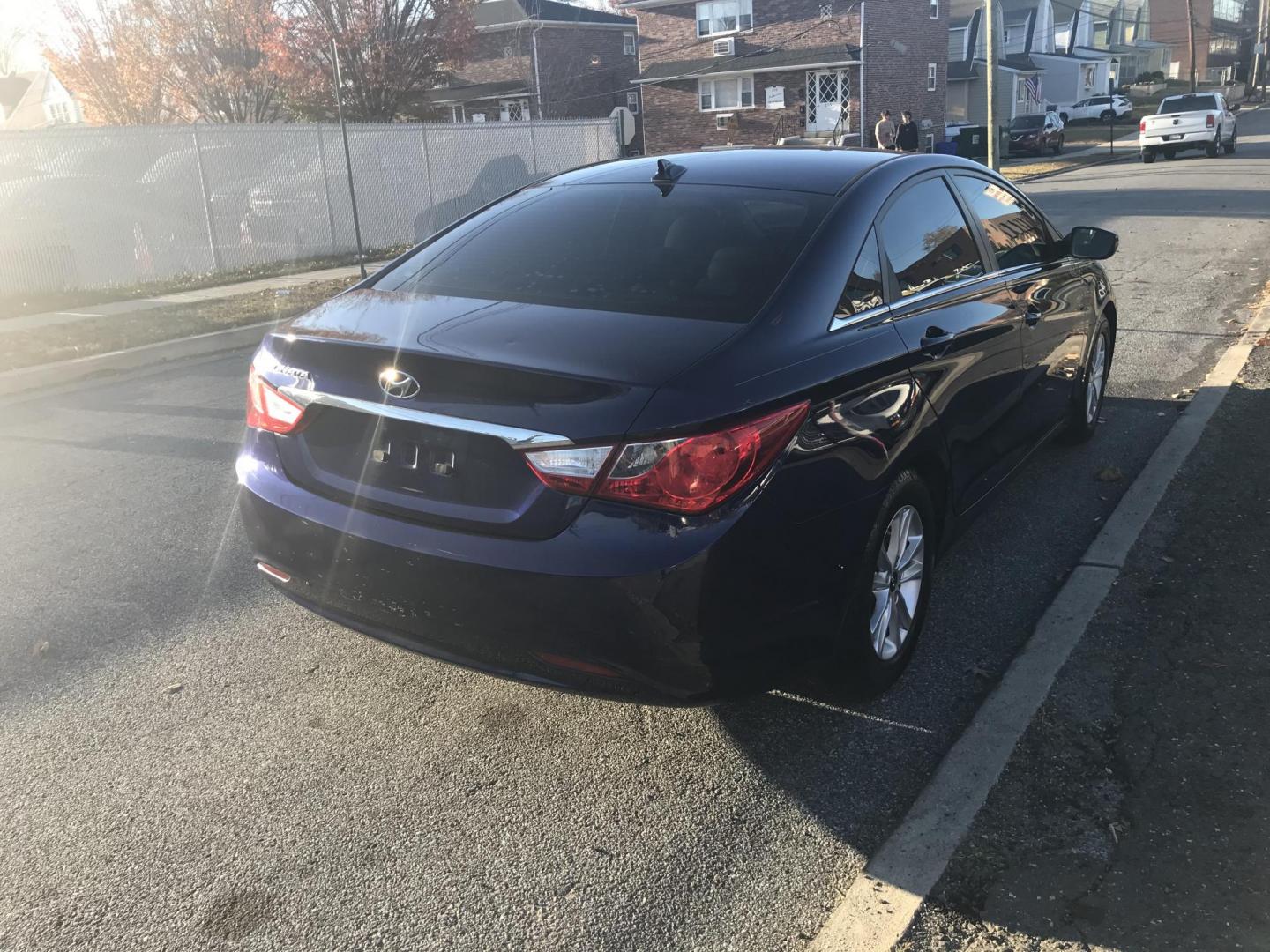 2012 Blue /Gray Hyundai Sonata GLS (5NPEB4AC3CH) with an 2.4L L4 DOHC 16V engine, Automatic transmission, located at 577 Chester Pike, Prospect Park, PA, 19076, (610) 237-1015, 39.886154, -75.302338 - Photo#4