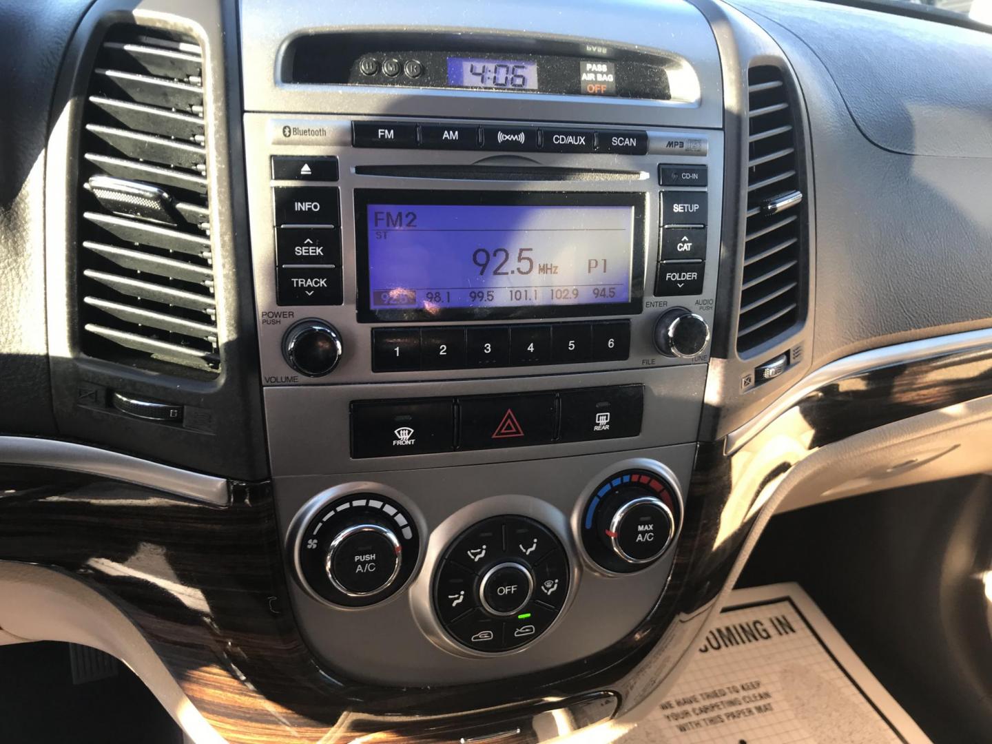 2011 Red /Tan Hyundai Santa Fe GLS 2.4 (5XYZG3AB8BG) with an 2.4L L4 DOHC 16V engine, 6-Speed Automatic transmission, located at 577 Chester Pike, Prospect Park, PA, 19076, (610) 237-1015, 39.886154, -75.302338 - Photo#17
