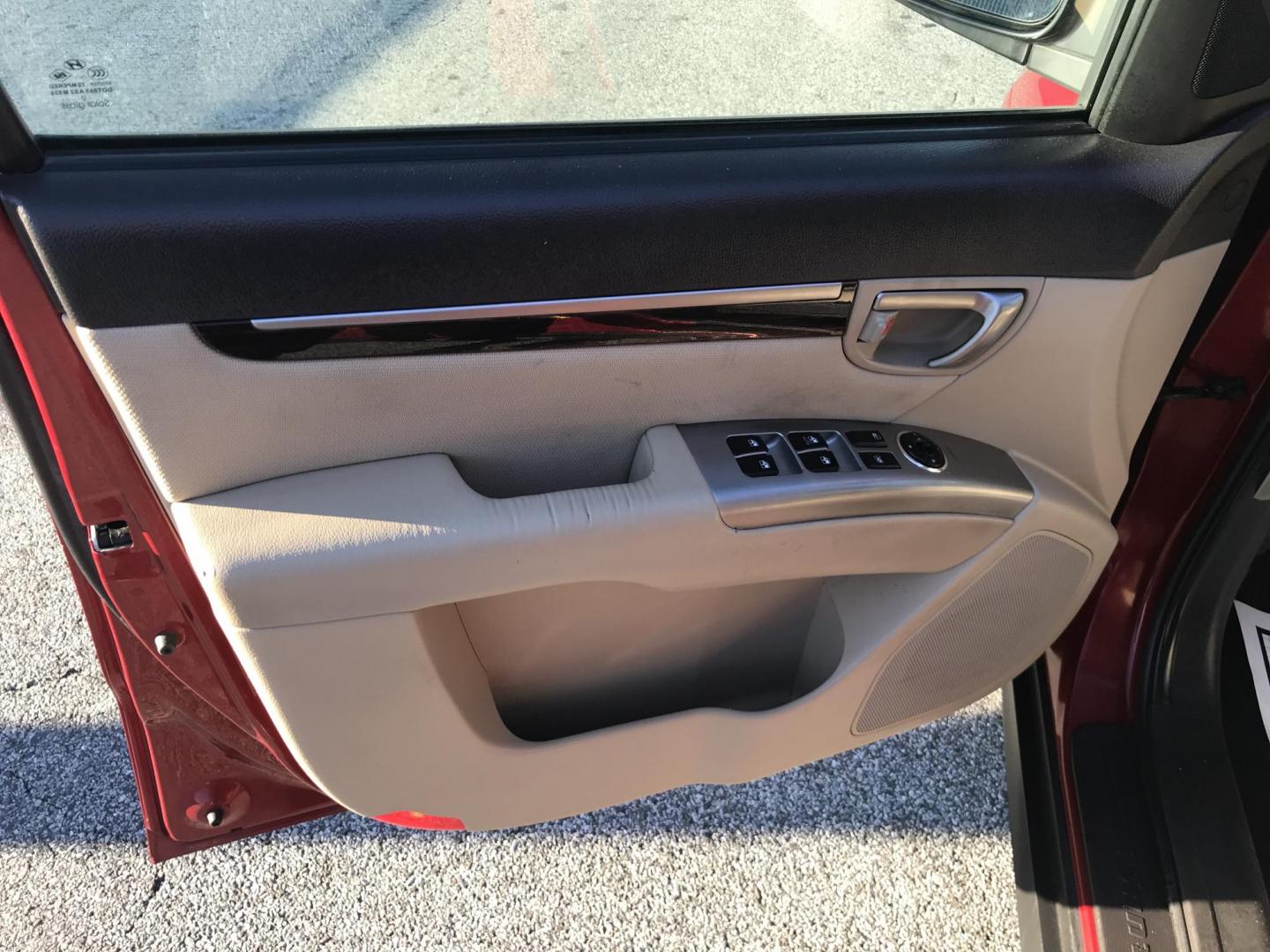 2011 Red /Tan Hyundai Santa Fe GLS 2.4 (5XYZG3AB8BG) with an 2.4L L4 DOHC 16V engine, 6-Speed Automatic transmission, located at 577 Chester Pike, Prospect Park, PA, 19076, (610) 237-1015, 39.886154, -75.302338 - Photo#9