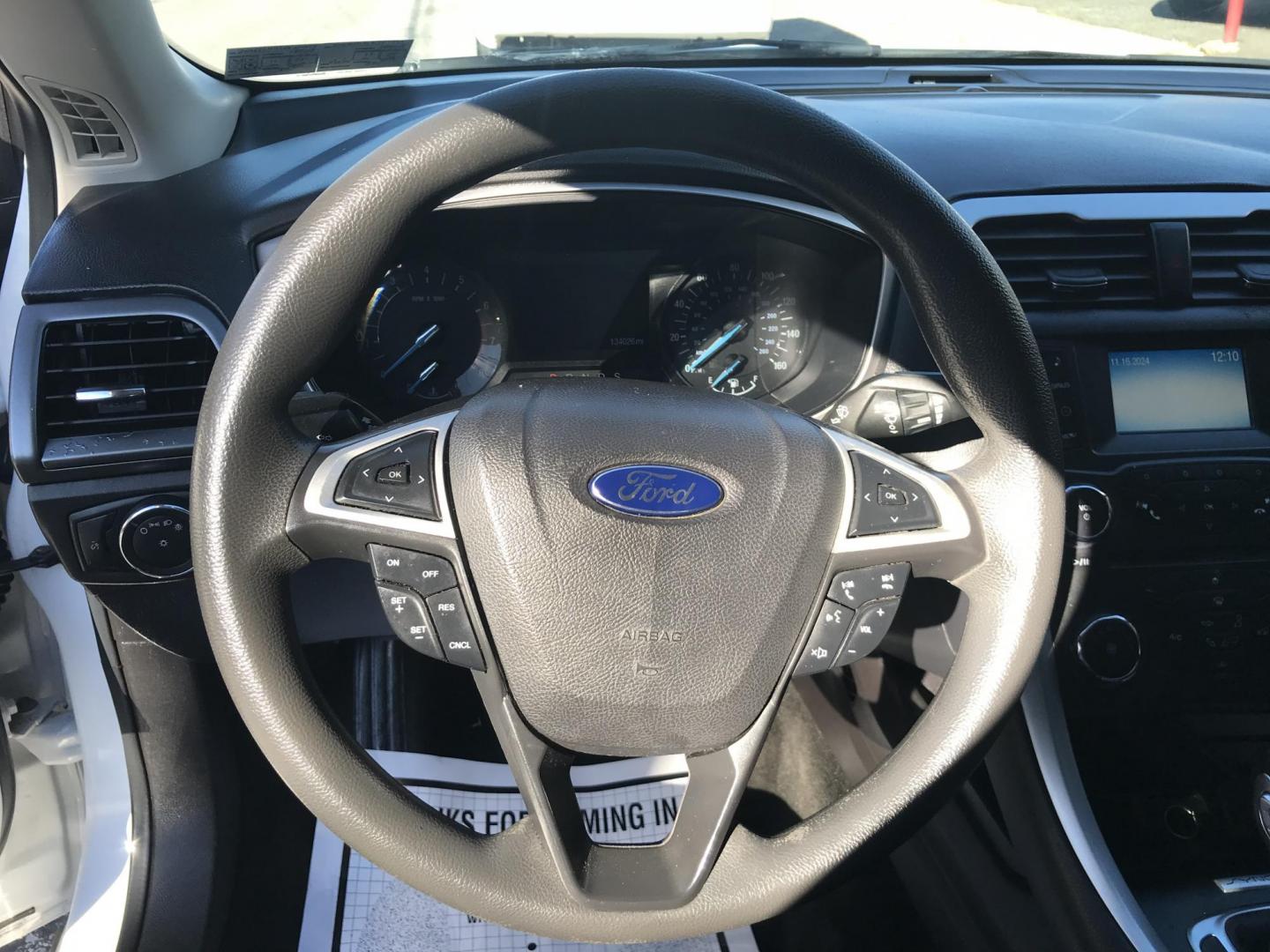 2016 White /Gray Ford Fusion SE (3FA6P0H79GR) with an 2.5L L4 DOHC 16V engine, 6-Speed Automatic transmission, located at 577 Chester Pike, Prospect Park, PA, 19076, (610) 237-1015, 39.886154, -75.302338 - Photo#11
