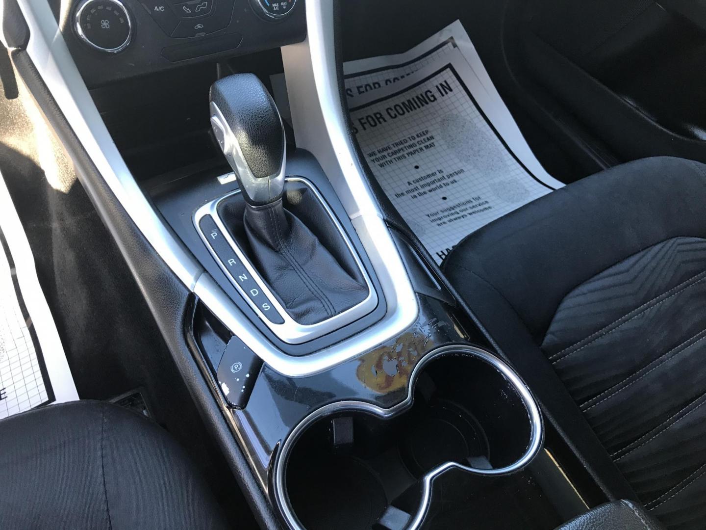2016 White /Gray Ford Fusion SE (3FA6P0H79GR) with an 2.5L L4 DOHC 16V engine, 6-Speed Automatic transmission, located at 577 Chester Pike, Prospect Park, PA, 19076, (610) 237-1015, 39.886154, -75.302338 - Photo#15