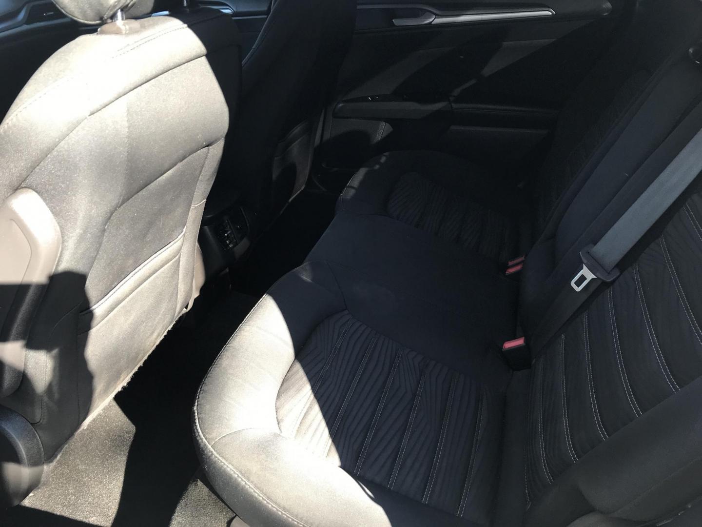 2016 White /Gray Ford Fusion SE (3FA6P0H79GR) with an 2.5L L4 DOHC 16V engine, 6-Speed Automatic transmission, located at 577 Chester Pike, Prospect Park, PA, 19076, (610) 237-1015, 39.886154, -75.302338 - Photo#16