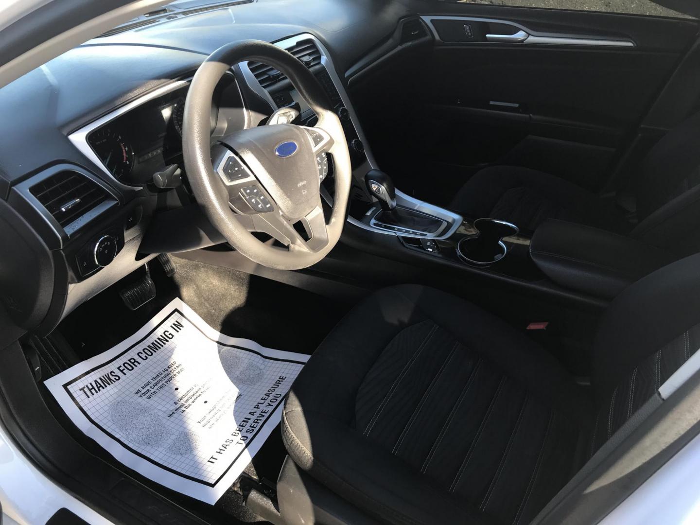 2016 White /Gray Ford Fusion SE (3FA6P0H79GR) with an 2.5L L4 DOHC 16V engine, 6-Speed Automatic transmission, located at 577 Chester Pike, Prospect Park, PA, 19076, (610) 237-1015, 39.886154, -75.302338 - Photo#7