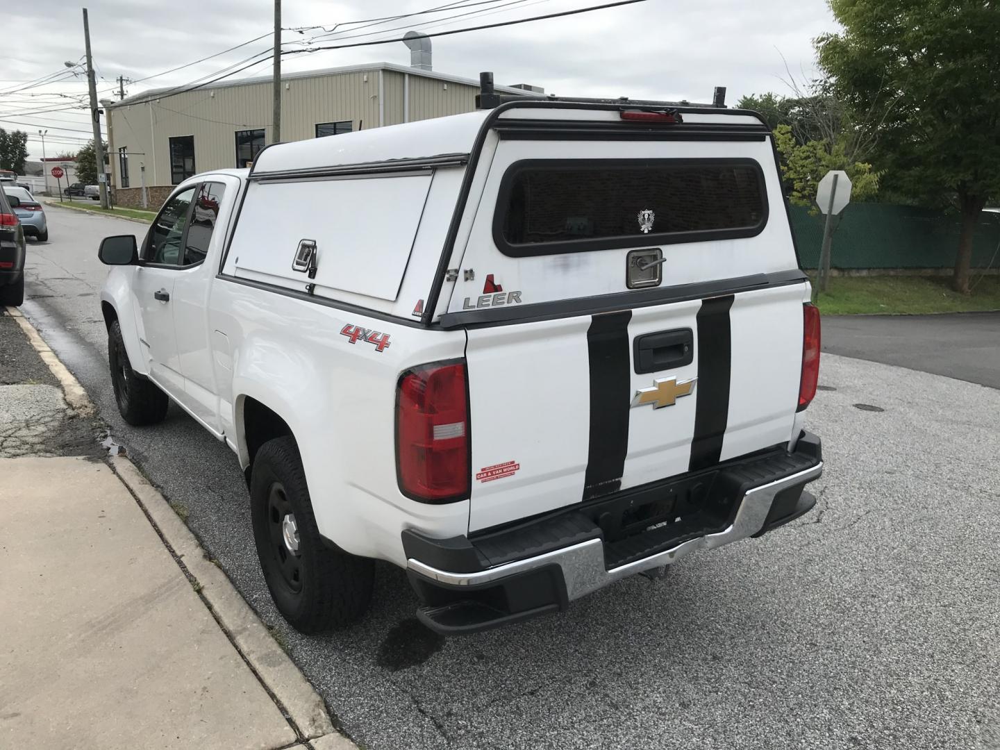 2018 White /Gray Chevrolet Colorado Work Truck Ext. Cab 4WD (1GCHTBEA0J1) with an 2.5L L4 DOHC 16V GAS engine, 6A transmission, located at 577 Chester Pike, Prospect Park, PA, 19076, (610) 237-1015, 39.886154, -75.302338- Photo#5