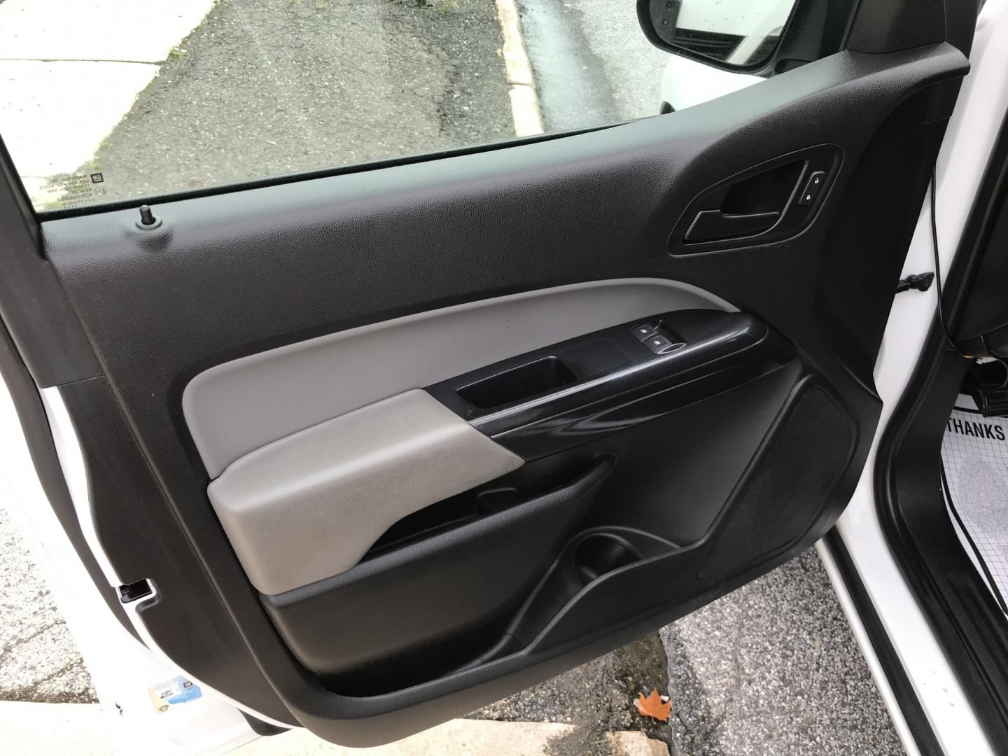 2018 White /Gray Chevrolet Colorado Work Truck Ext. Cab 4WD (1GCHTBEA0J1) with an 2.5L L4 DOHC 16V GAS engine, 6A transmission, located at 577 Chester Pike, Prospect Park, PA, 19076, (610) 237-1015, 39.886154, -75.302338- Photo#8