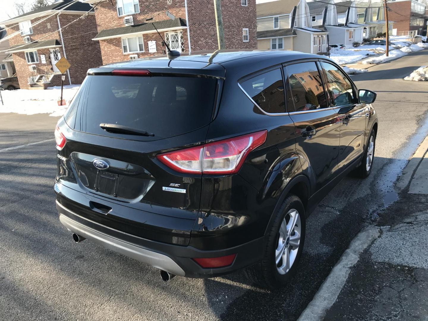 2013 Black /Gray Ford Escape SE (1FMCU0G99DU) with an 2.0L L4 DOHC 16V engine, 6-Speed Automatic transmission, located at 577 Chester Pike, Prospect Park, PA, 19076, (610) 237-1015, 39.886154, -75.302338 - 2013 Ford Escape SE: Only 98k miles, sunroof, great on gas, new PA inspection, runs excellent, SUPER CLEAN! This vehicle comes inspected and has been given a bumper to bumper safety check. It is very clean, reliable, and well maintained. We offer a unique pay plan that is known for being the easi - Photo#4