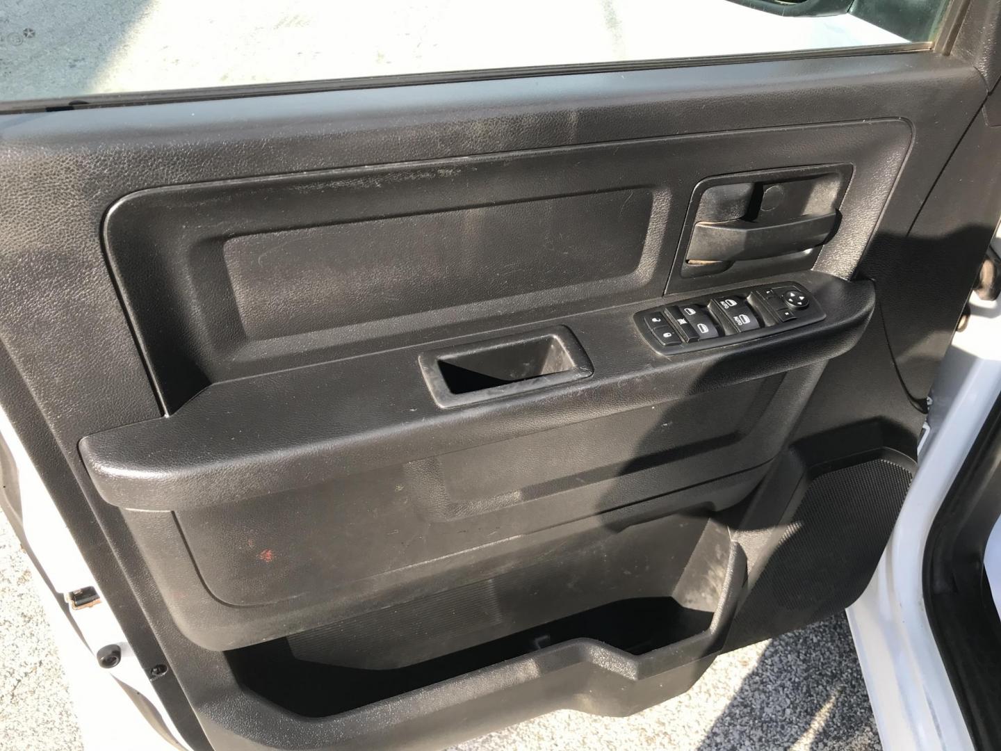 2014 White /Gray RAM 1500 Tradesman Quad Cab (1C6RR6FT3ES) with an 5.7L V8 OHV 16V engine, 6-Speed Automatic transmission, located at 577 Chester Pike, Prospect Park, PA, 19076, (610) 237-1015, 39.886154, -75.302338 - Photo#10