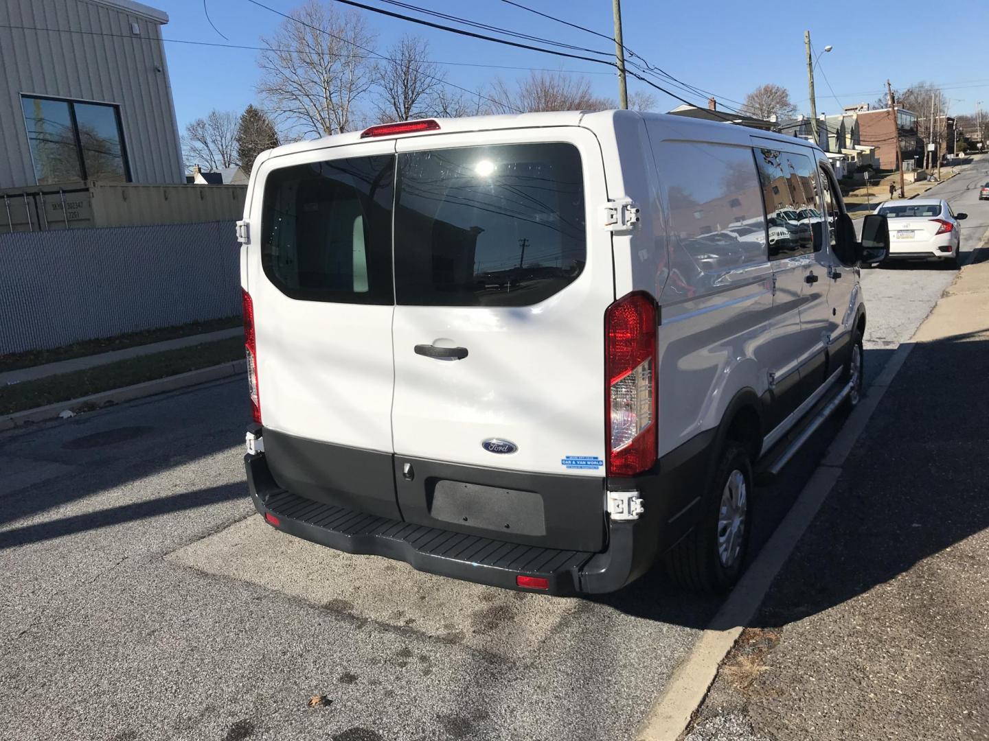 2016 White /Gray Ford Transit 250 Van Low Roof 60/40 Pass.130-in. WB (1FTYR1ZM7GK) with an 3.7L V6 DOHC 24V engine, 6A transmission, located at 577 Chester Pike, Prospect Park, PA, 19076, (610) 237-1015, 39.886154, -75.302338 - Photo#4