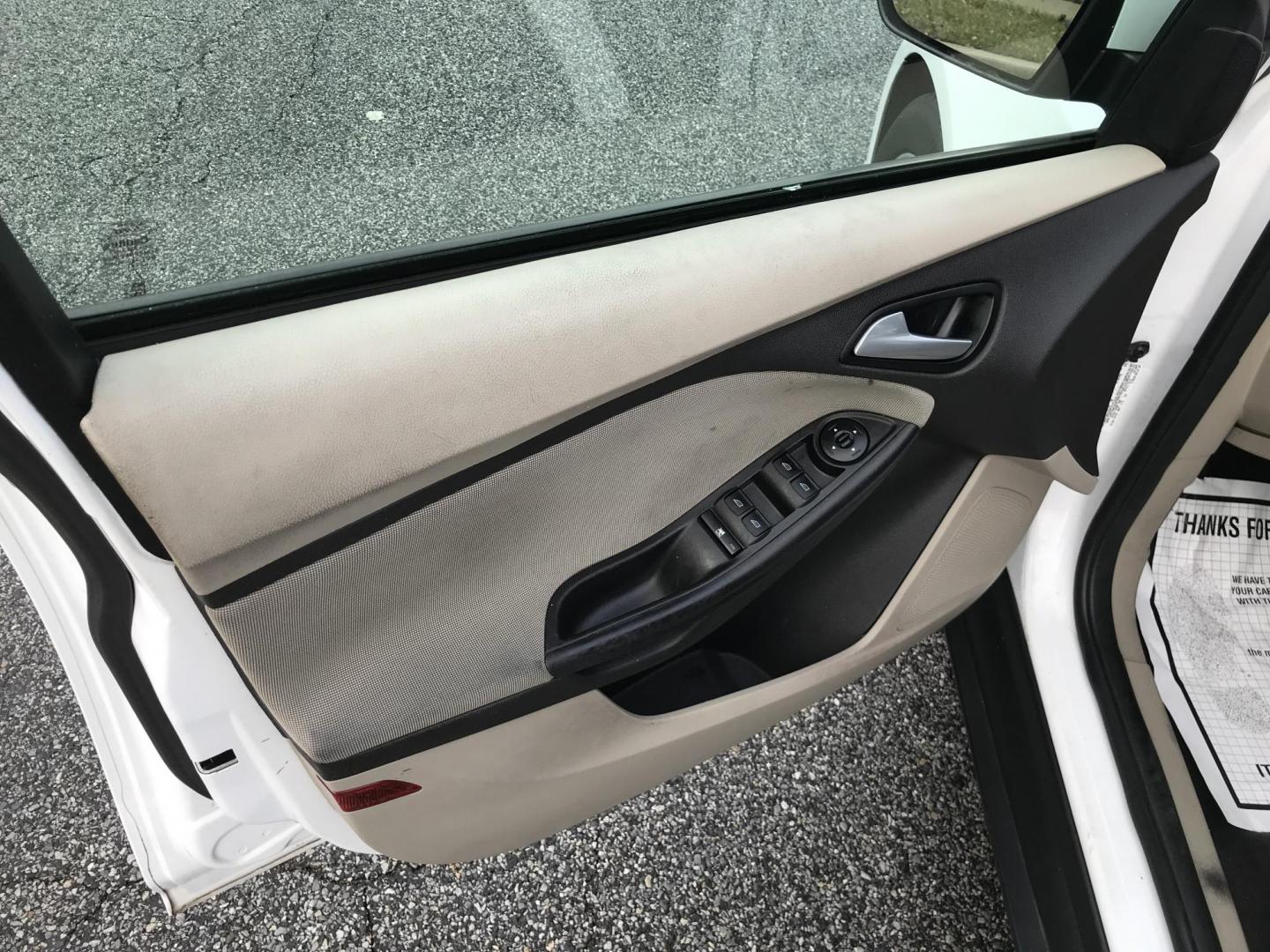2013 White /Tan Ford Focus SE Hatch (1FADP3K25DL) with an 2.0L L4 DOHC 16V engine, located at 577 Chester Pike, Prospect Park, PA, 19076, (610) 237-1015, 39.886154, -75.302338 - Photo#10