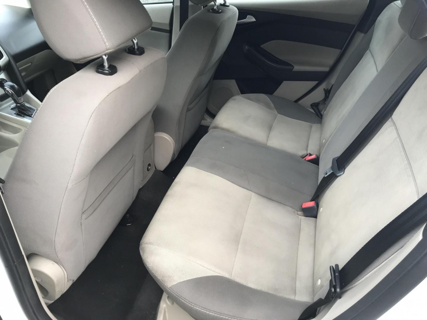 2013 White /Tan Ford Focus SE Hatch (1FADP3K25DL) with an 2.0L L4 DOHC 16V engine, located at 577 Chester Pike, Prospect Park, PA, 19076, (610) 237-1015, 39.886154, -75.302338 - Photo#17