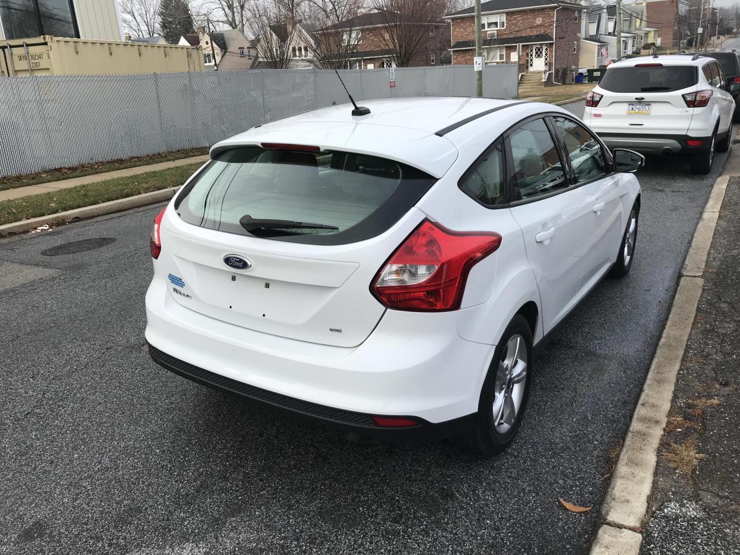 2013 White /Tan Ford Focus SE Hatch (1FADP3K25DL) with an 2.0L L4 DOHC 16V engine, located at 577 Chester Pike, Prospect Park, PA, 19076, (610) 237-1015, 39.886154, -75.302338 - Photo#2