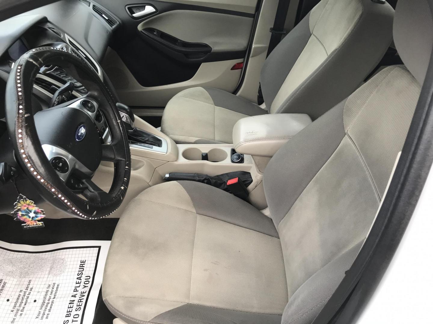 2013 White /Tan Ford Focus SE Hatch (1FADP3K25DL) with an 2.0L L4 DOHC 16V engine, located at 577 Chester Pike, Prospect Park, PA, 19076, (610) 237-1015, 39.886154, -75.302338 - Photo#9