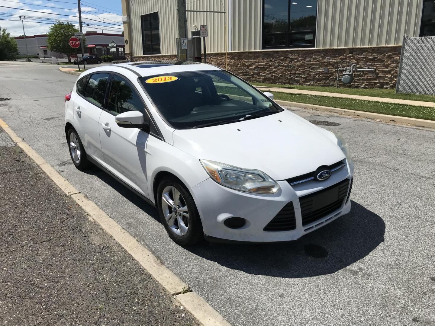 2013 White /Tan Ford Focus SE Hatch (1FADP3K25DL) with an 2.0L L4 DOHC 16V engine, Automatic transmission, located at 577 Chester Pike, Prospect Park, PA, 19076, (610) 237-1015, 39.886154, -75.302338- Photo#1
