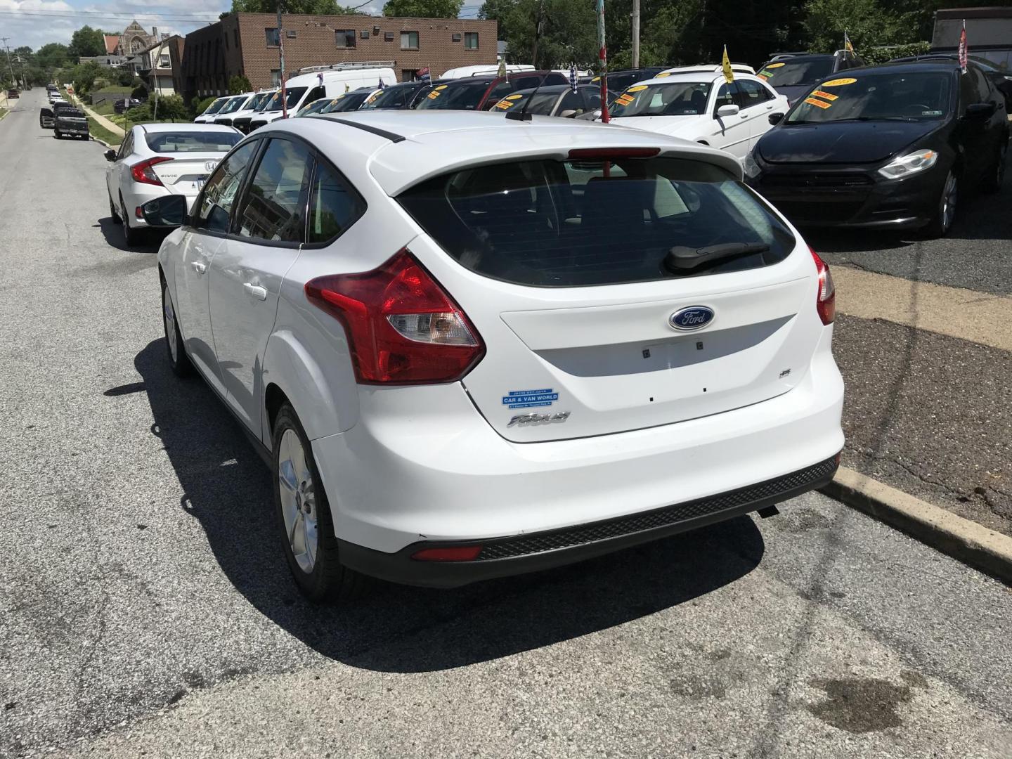 2013 White /Tan Ford Focus SE Hatch (1FADP3K25DL) with an 2.0L L4 DOHC 16V engine, Automatic transmission, located at 577 Chester Pike, Prospect Park, PA, 19076, (610) 237-1015, 39.886154, -75.302338- Photo#3