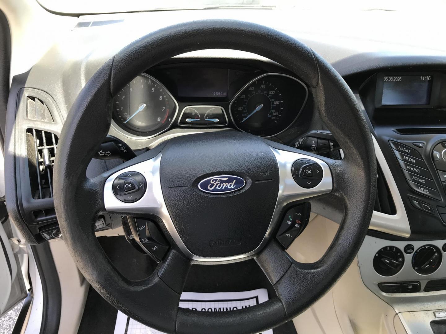 2013 White /Tan Ford Focus SE Hatch (1FADP3K25DL) with an 2.0L L4 DOHC 16V engine, Automatic transmission, located at 577 Chester Pike, Prospect Park, PA, 19076, (610) 237-1015, 39.886154, -75.302338- Photo#10