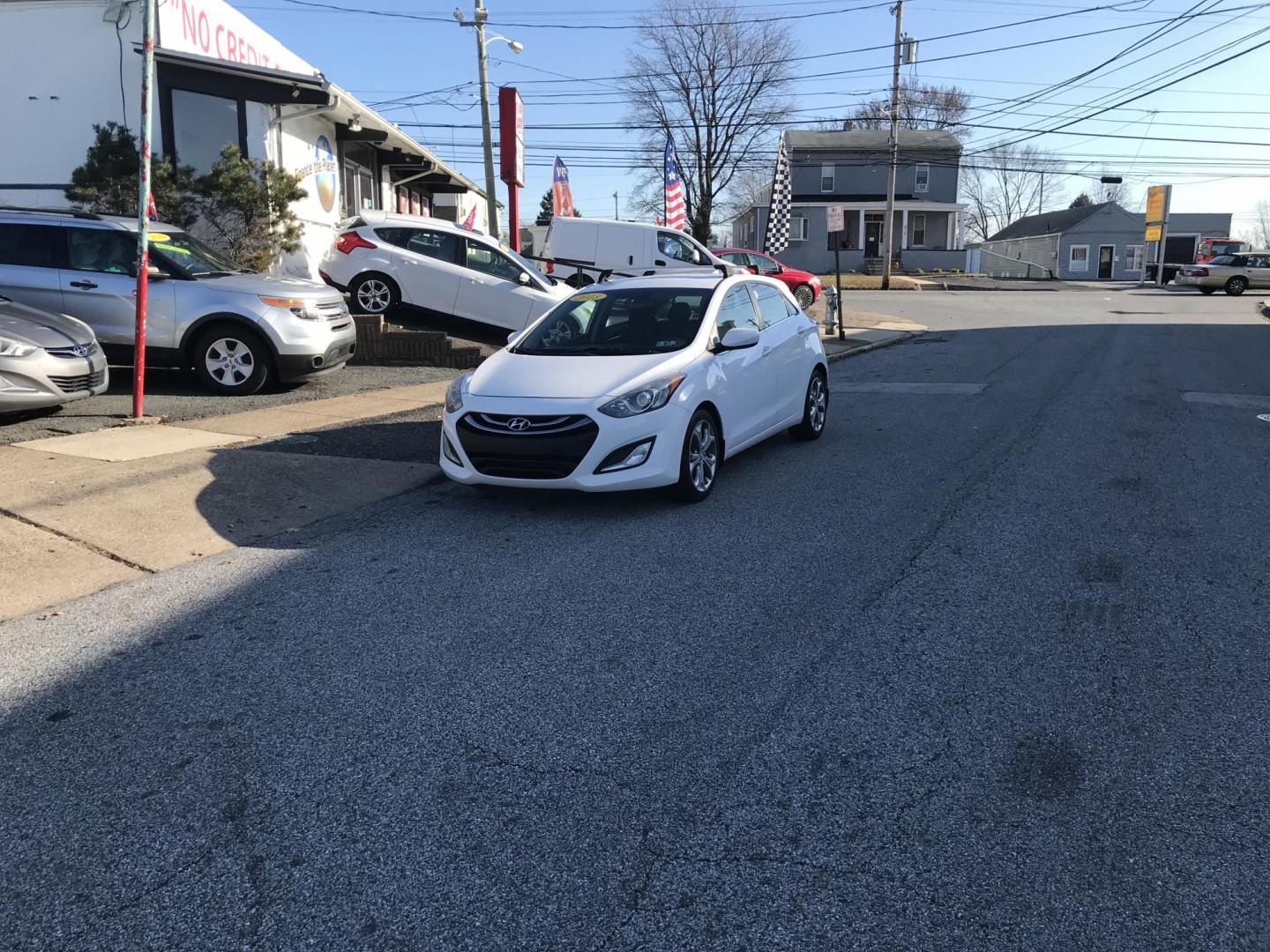 2013 White /Black Hyundai Elantra GT A/T (KMHD35LE3DU) with an 1.8L L4 16V DOHC engine, 6-Speed Automatic transmission, located at 577 Chester Pike, Prospect Park, PA, 19076, (610) 237-1015, 39.886154, -75.302338 - 2013 Hyundai Elantra GT Hatchback: great on gas, new PA inspection, SUPER CLEAN, runs LIKE NEW! This vehicle comes inspected and has been given a bumper to bumper safety check. It is very clean, reliable, and well maintained. We offer a unique pay plan that is known for being the easiest and fast - Photo#1