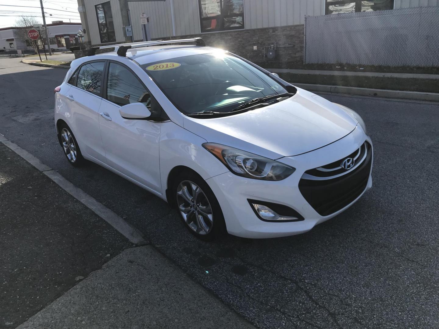2013 White /Black Hyundai Elantra GT A/T (KMHD35LE3DU) with an 1.8L L4 16V DOHC engine, 6-Speed Automatic transmission, located at 577 Chester Pike, Prospect Park, PA, 19076, (610) 237-1015, 39.886154, -75.302338 - 2013 Hyundai Elantra GT Hatchback: great on gas, new PA inspection, SUPER CLEAN, runs LIKE NEW! This vehicle comes inspected and has been given a bumper to bumper safety check. It is very clean, reliable, and well maintained. We offer a unique pay plan that is known for being the easiest and fast - Photo#2