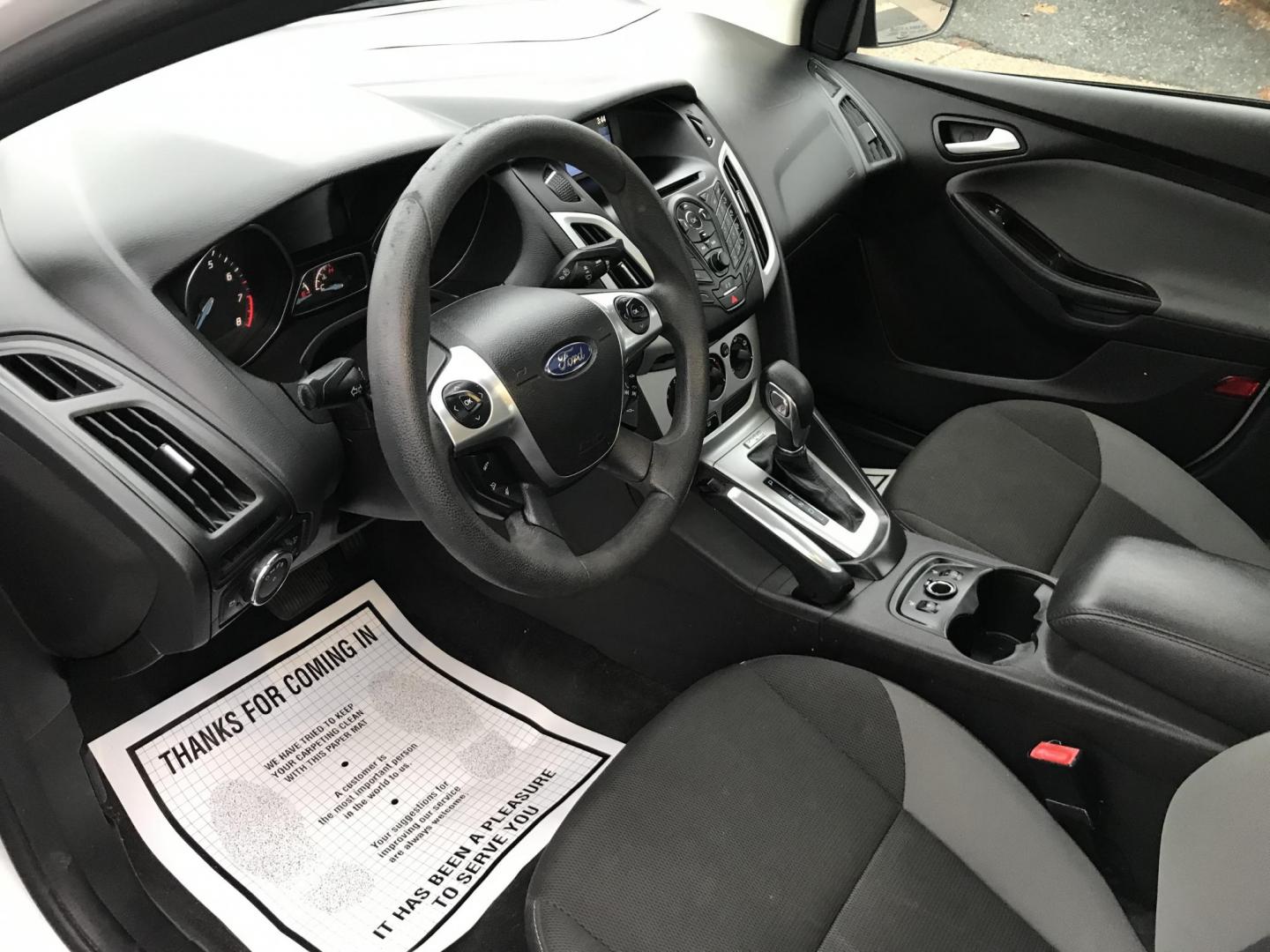 2013 White /Black Ford Focus SE Sedan (1FADP3F20DL) with an 2.0L L4 DOHC 16V engine, Automatic transmission, located at 577 Chester Pike, Prospect Park, PA, 19076, (610) 237-1015, 39.886154, -75.302338 - Photo#11