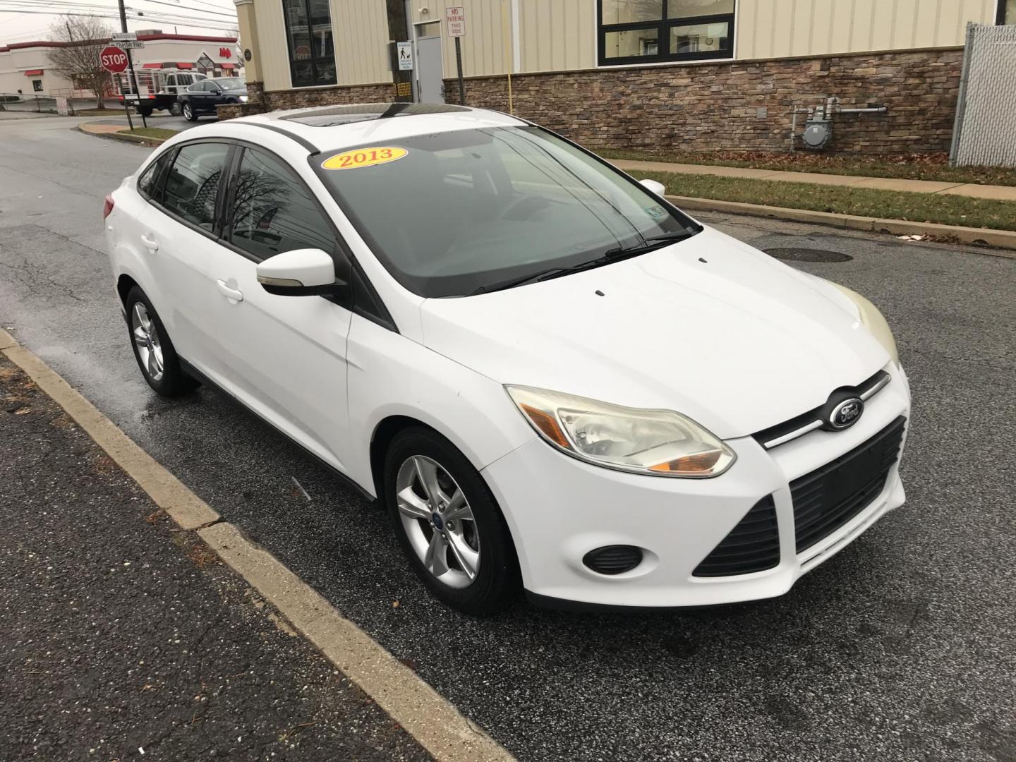 2013 White /Black Ford Focus SE Sedan (1FADP3F20DL) with an 2.0L L4 DOHC 16V engine, Automatic transmission, located at 577 Chester Pike, Prospect Park, PA, 19076, (610) 237-1015, 39.886154, -75.302338 - Photo#3