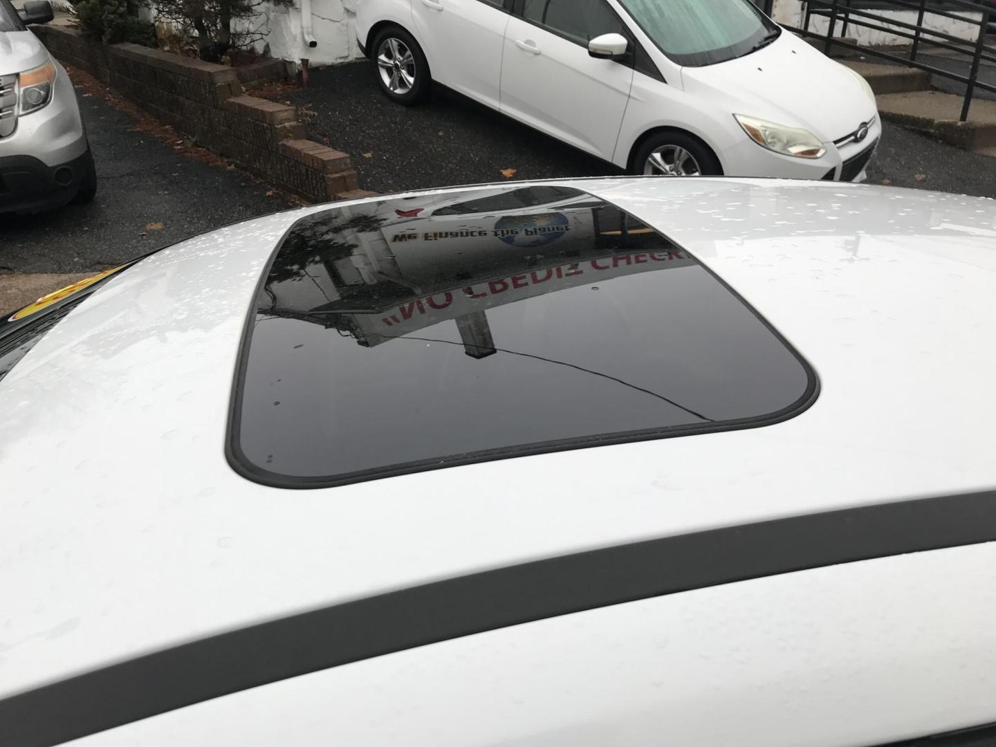 2013 White /Black Ford Focus SE Sedan (1FADP3F20DL) with an 2.0L L4 DOHC 16V engine, Automatic transmission, located at 577 Chester Pike, Prospect Park, PA, 19076, (610) 237-1015, 39.886154, -75.302338 - Photo#4