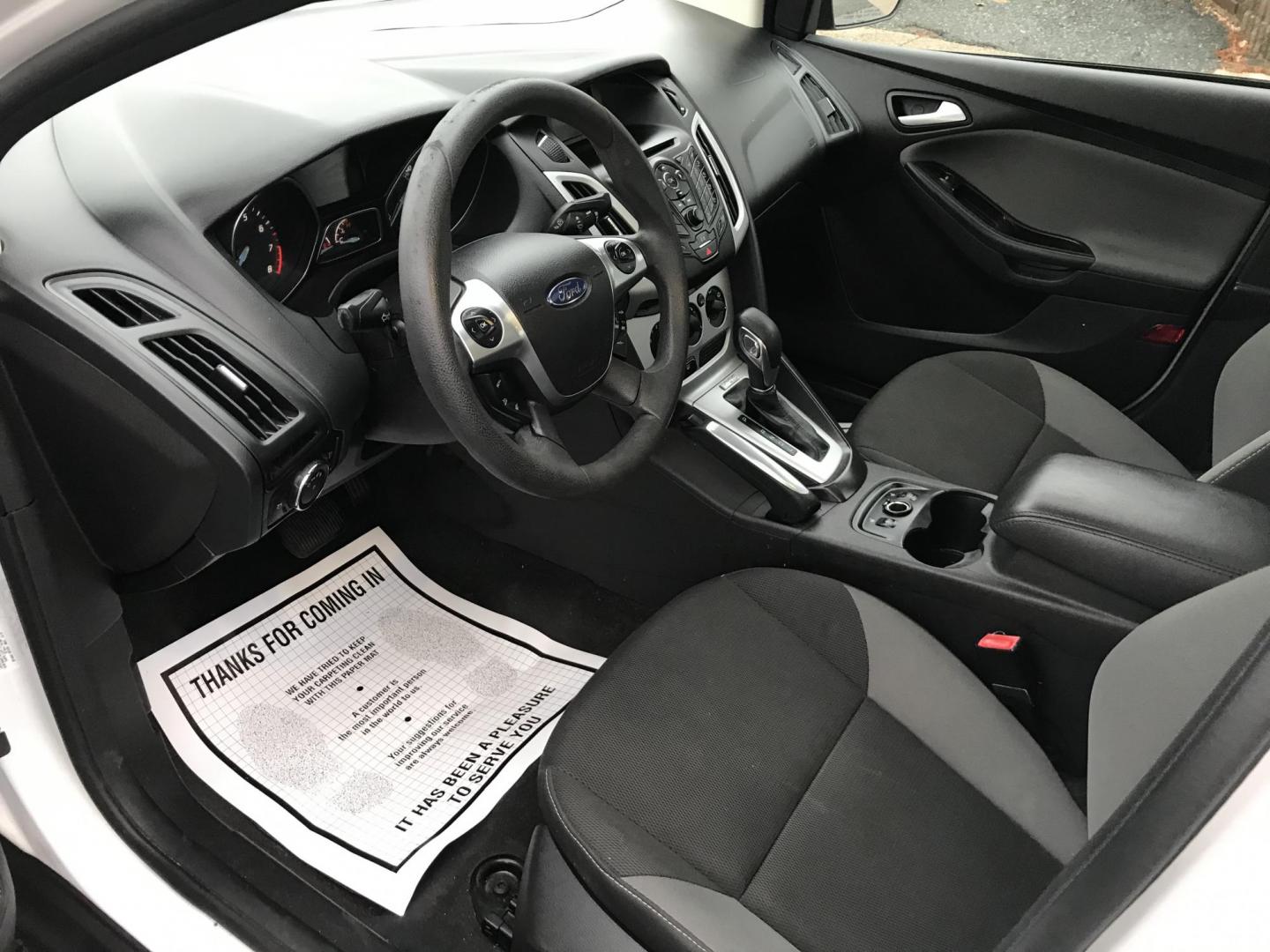 2013 White /Black Ford Focus SE Sedan (1FADP3F20DL) with an 2.0L L4 DOHC 16V engine, Automatic transmission, located at 577 Chester Pike, Prospect Park, PA, 19076, (610) 237-1015, 39.886154, -75.302338 - Photo#10