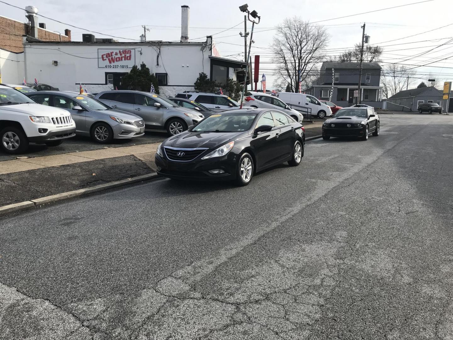 2013 Black /Gray Hyundai Sonata GLS (5NPEB4AC4DH) with an 2.4L L4 DOHC 16V engine, 6-Speed Automatic transmission, located at 577 Chester Pike, Prospect Park, PA, 19076, (610) 237-1015, 39.886154, -75.302338 - 2013 Hyundai Sonata GLS: Only 132k miles, heated seats, new PA inspection, SUPER CLEAN, runs EXCELLENT! This vehicle comes inspected and has been given a bumper to bumper safety check. It is very clean, reliable, and well maintained. We offer a unique pay plan that is known for being the easiest - Photo#1