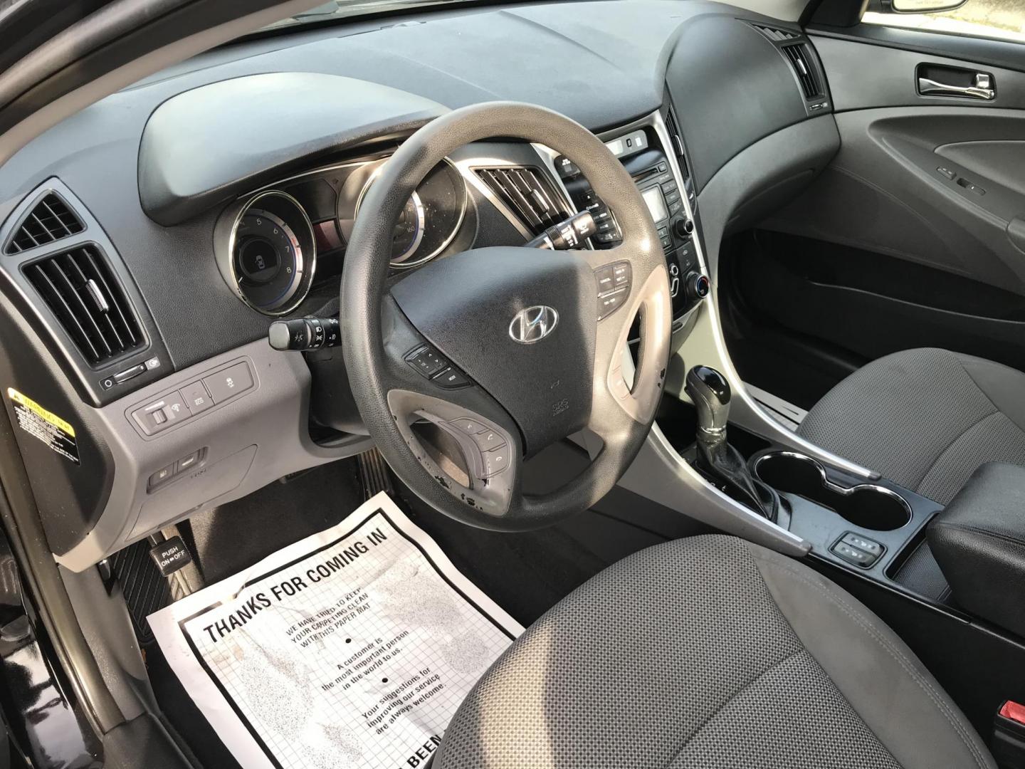 2013 Black /Gray Hyundai Sonata GLS (5NPEB4AC4DH) with an 2.4L L4 DOHC 16V engine, 6-Speed Automatic transmission, located at 577 Chester Pike, Prospect Park, PA, 19076, (610) 237-1015, 39.886154, -75.302338 - 2013 Hyundai Sonata GLS: Only 132k miles, heated seats, new PA inspection, SUPER CLEAN, runs EXCELLENT! This vehicle comes inspected and has been given a bumper to bumper safety check. It is very clean, reliable, and well maintained. We offer a unique pay plan that is known for being the easiest - Photo#10