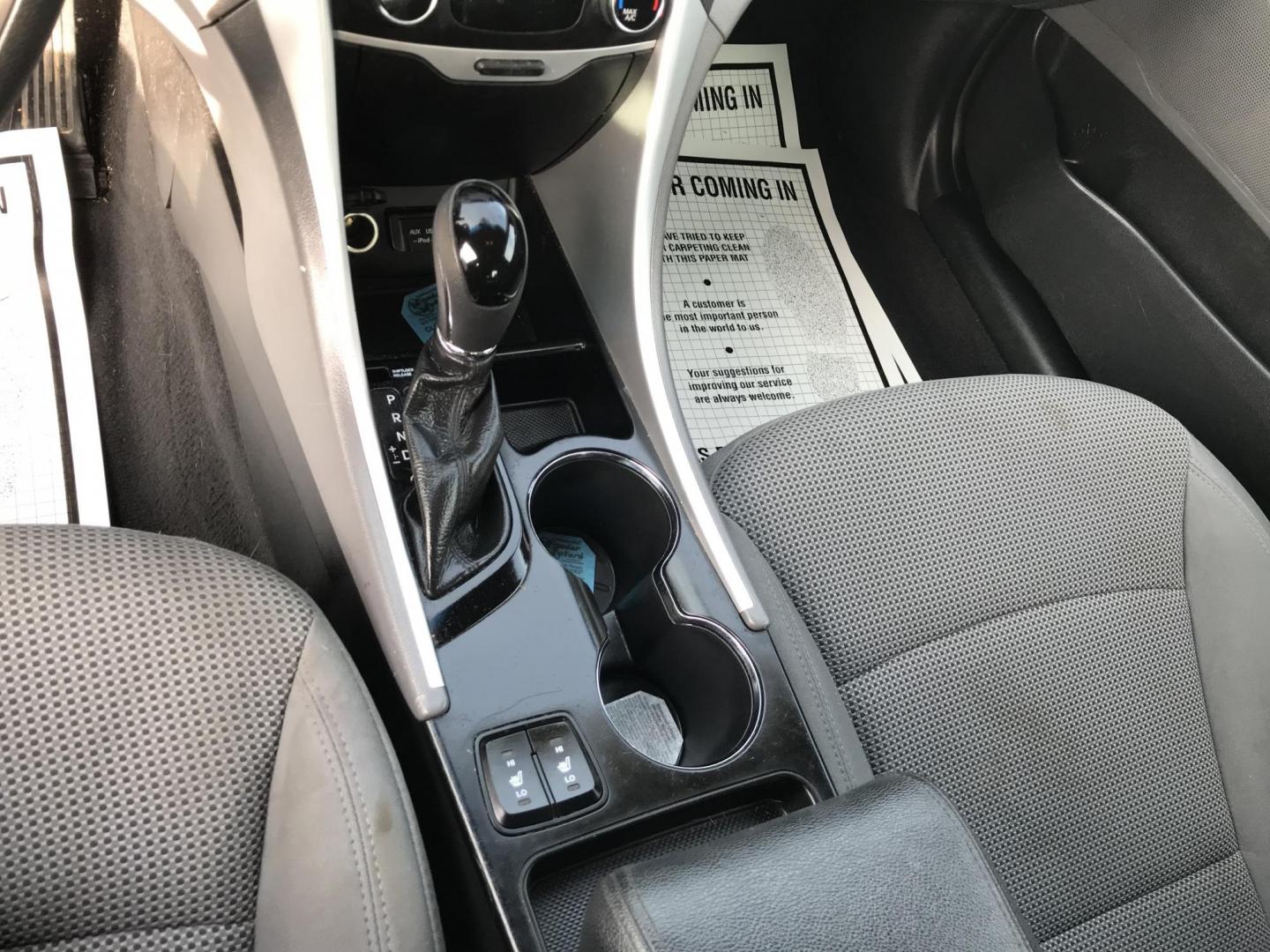 2013 Black /Gray Hyundai Sonata GLS (5NPEB4AC4DH) with an 2.4L L4 DOHC 16V engine, 6-Speed Automatic transmission, located at 577 Chester Pike, Prospect Park, PA, 19076, (610) 237-1015, 39.886154, -75.302338 - 2013 Hyundai Sonata GLS: Only 132k miles, heated seats, new PA inspection, SUPER CLEAN, runs EXCELLENT! This vehicle comes inspected and has been given a bumper to bumper safety check. It is very clean, reliable, and well maintained. We offer a unique pay plan that is known for being the easiest - Photo#11