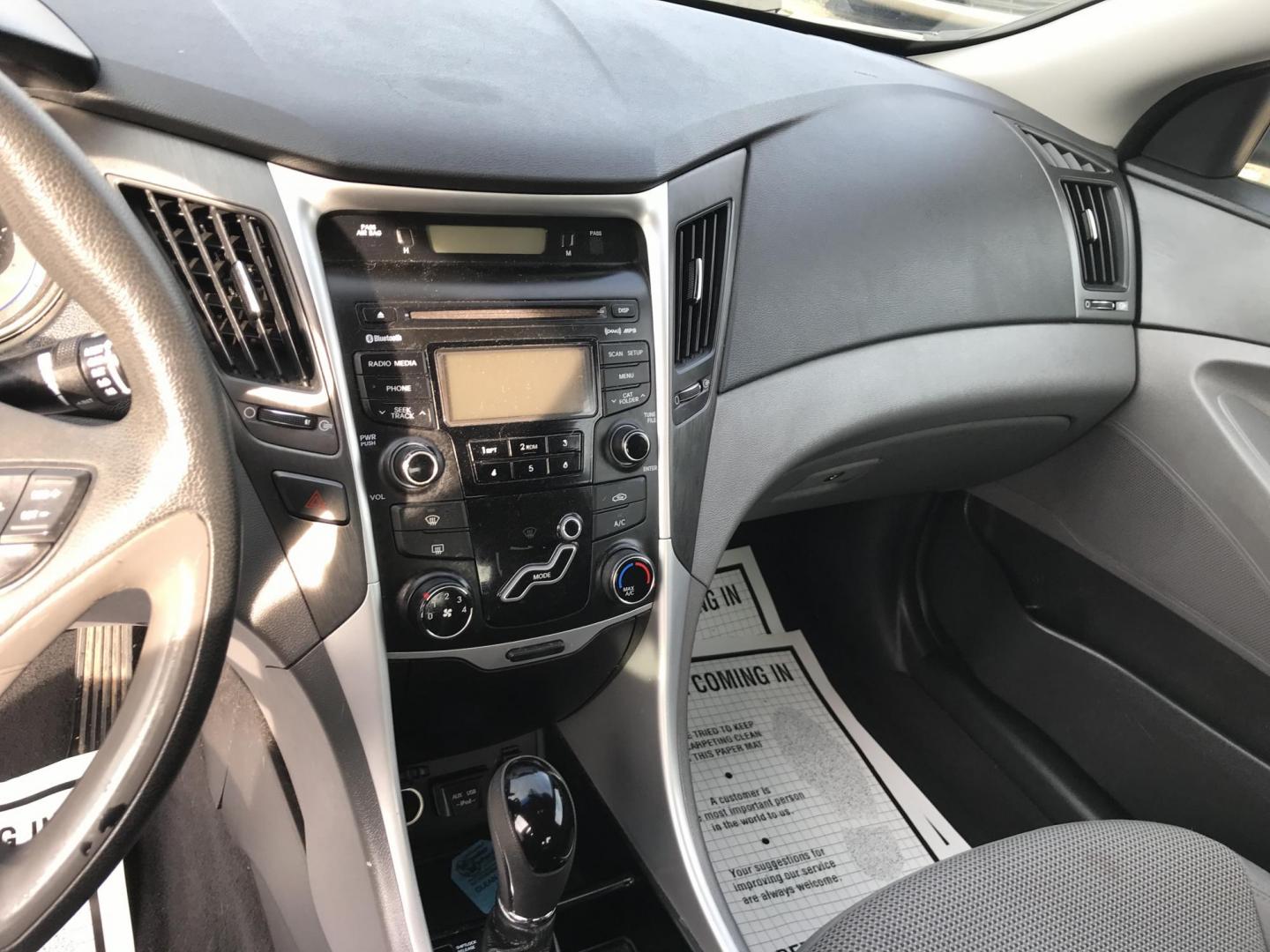 2013 Black /Gray Hyundai Sonata GLS (5NPEB4AC4DH) with an 2.4L L4 DOHC 16V engine, 6-Speed Automatic transmission, located at 577 Chester Pike, Prospect Park, PA, 19076, (610) 237-1015, 39.886154, -75.302338 - 2013 Hyundai Sonata GLS: Only 132k miles, heated seats, new PA inspection, SUPER CLEAN, runs EXCELLENT! This vehicle comes inspected and has been given a bumper to bumper safety check. It is very clean, reliable, and well maintained. We offer a unique pay plan that is known for being the easiest - Photo#12