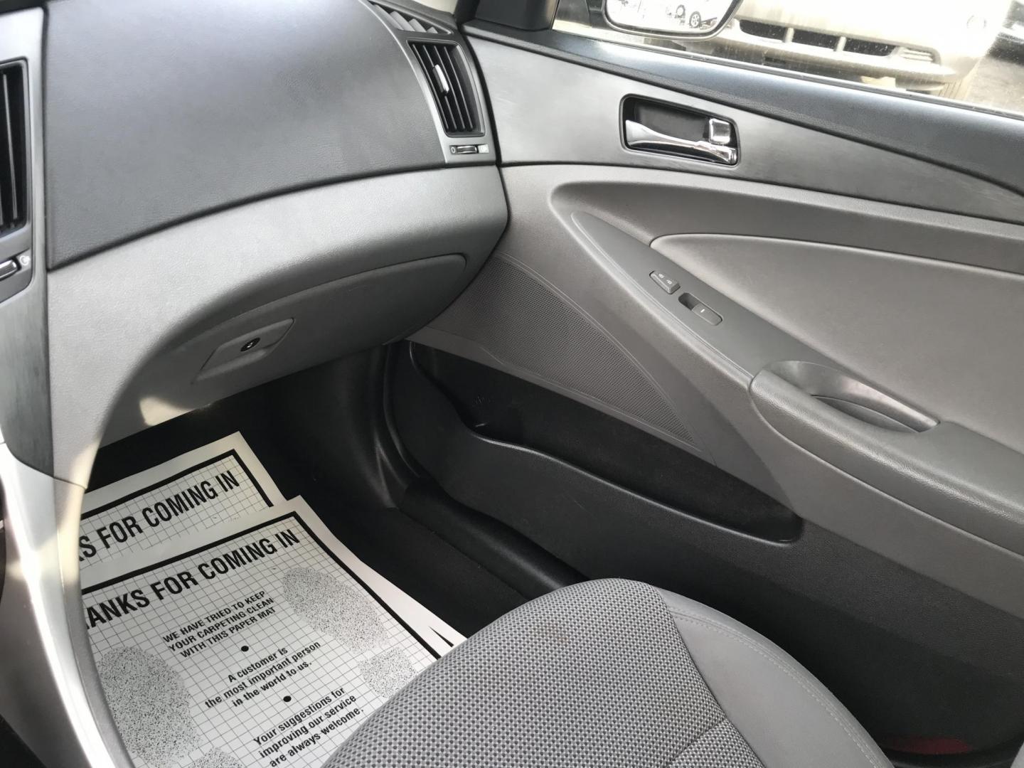 2013 Black /Gray Hyundai Sonata GLS (5NPEB4AC4DH) with an 2.4L L4 DOHC 16V engine, 6-Speed Automatic transmission, located at 577 Chester Pike, Prospect Park, PA, 19076, (610) 237-1015, 39.886154, -75.302338 - 2013 Hyundai Sonata GLS: Only 132k miles, heated seats, new PA inspection, SUPER CLEAN, runs EXCELLENT! This vehicle comes inspected and has been given a bumper to bumper safety check. It is very clean, reliable, and well maintained. We offer a unique pay plan that is known for being the easiest - Photo#15