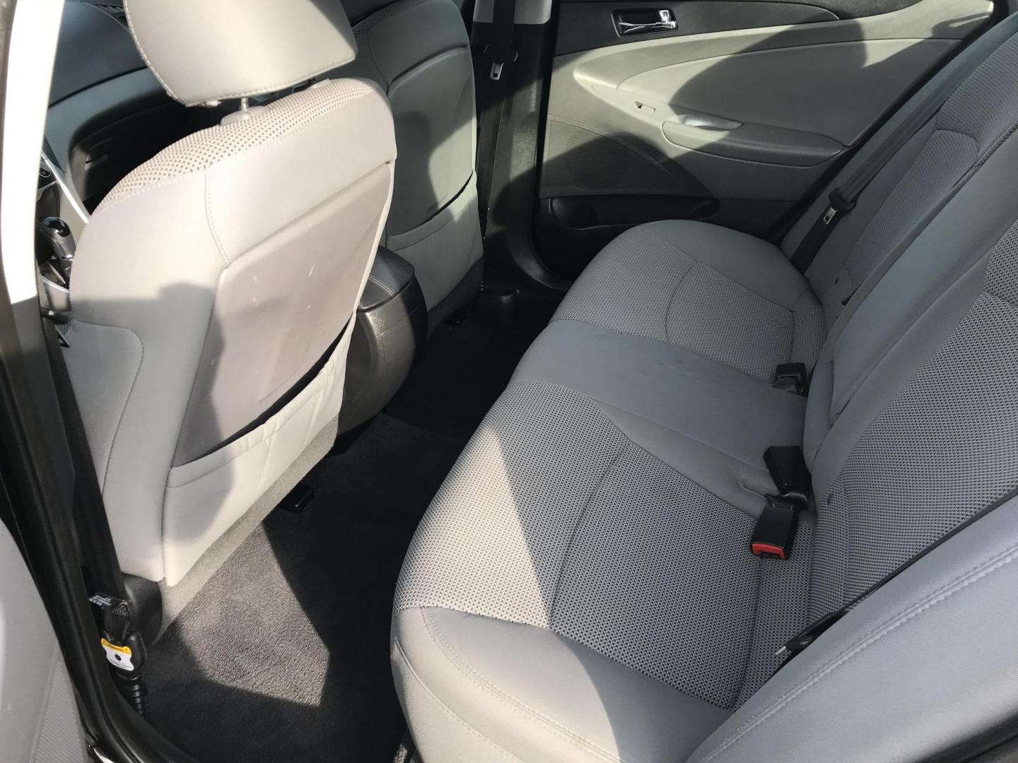 2013 Black /Gray Hyundai Sonata GLS (5NPEB4AC4DH) with an 2.4L L4 DOHC 16V engine, 6-Speed Automatic transmission, located at 577 Chester Pike, Prospect Park, PA, 19076, (610) 237-1015, 39.886154, -75.302338 - 2013 Hyundai Sonata GLS: Only 132k miles, heated seats, new PA inspection, SUPER CLEAN, runs EXCELLENT! This vehicle comes inspected and has been given a bumper to bumper safety check. It is very clean, reliable, and well maintained. We offer a unique pay plan that is known for being the easiest - Photo#16