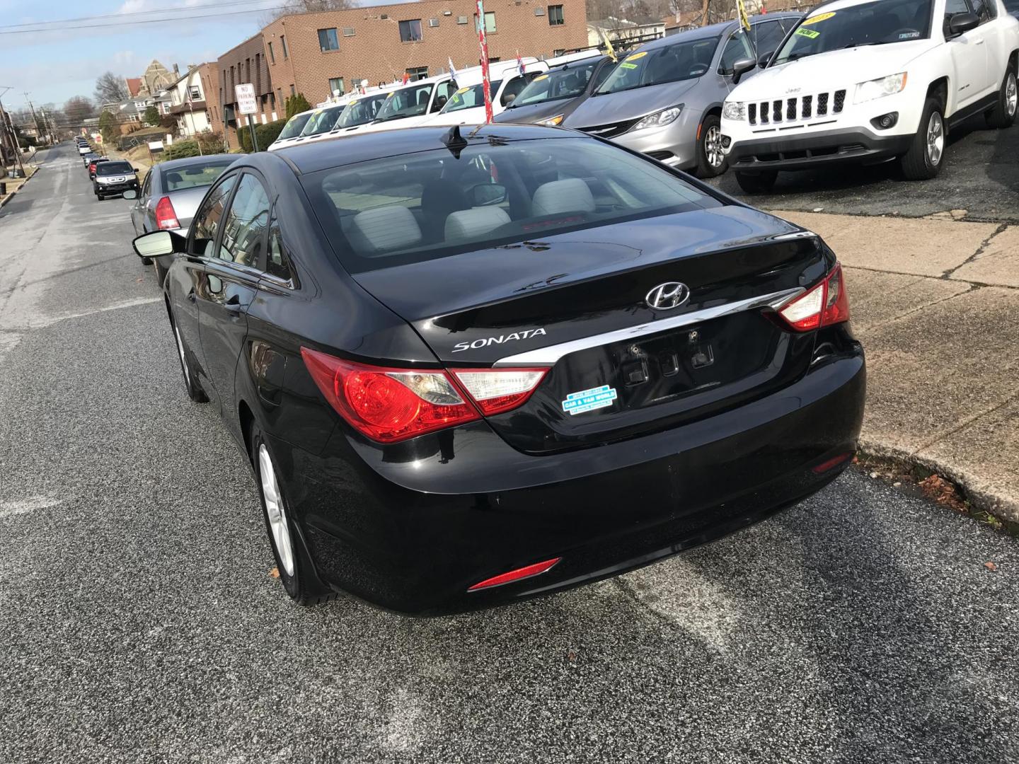 2013 Black /Gray Hyundai Sonata GLS (5NPEB4AC4DH) with an 2.4L L4 DOHC 16V engine, 6-Speed Automatic transmission, located at 577 Chester Pike, Prospect Park, PA, 19076, (610) 237-1015, 39.886154, -75.302338 - 2013 Hyundai Sonata GLS: Only 132k miles, heated seats, new PA inspection, SUPER CLEAN, runs EXCELLENT! This vehicle comes inspected and has been given a bumper to bumper safety check. It is very clean, reliable, and well maintained. We offer a unique pay plan that is known for being the easiest - Photo#3