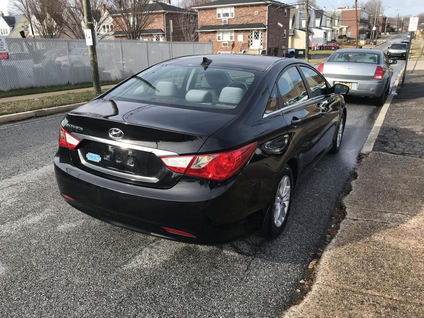 2013 Black /Gray Hyundai Sonata GLS (5NPEB4AC4DH) with an 2.4L L4 DOHC 16V engine, 6-Speed Automatic transmission, located at 577 Chester Pike, Prospect Park, PA, 19076, (610) 237-1015, 39.886154, -75.302338 - 2013 Hyundai Sonata GLS: Only 132k miles, heated seats, new PA inspection, SUPER CLEAN, runs EXCELLENT! This vehicle comes inspected and has been given a bumper to bumper safety check. It is very clean, reliable, and well maintained. We offer a unique pay plan that is known for being the easiest - Photo#5