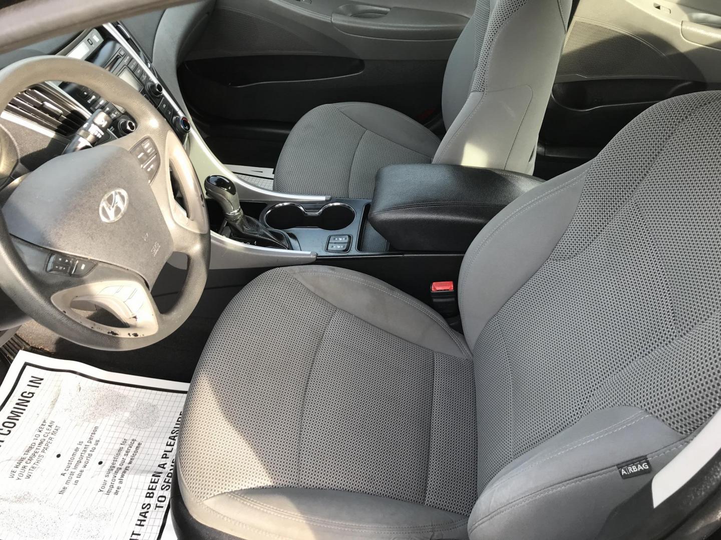 2013 Black /Gray Hyundai Sonata GLS (5NPEB4AC4DH) with an 2.4L L4 DOHC 16V engine, 6-Speed Automatic transmission, located at 577 Chester Pike, Prospect Park, PA, 19076, (610) 237-1015, 39.886154, -75.302338 - 2013 Hyundai Sonata GLS: Only 132k miles, heated seats, new PA inspection, SUPER CLEAN, runs EXCELLENT! This vehicle comes inspected and has been given a bumper to bumper safety check. It is very clean, reliable, and well maintained. We offer a unique pay plan that is known for being the easiest - Photo#9